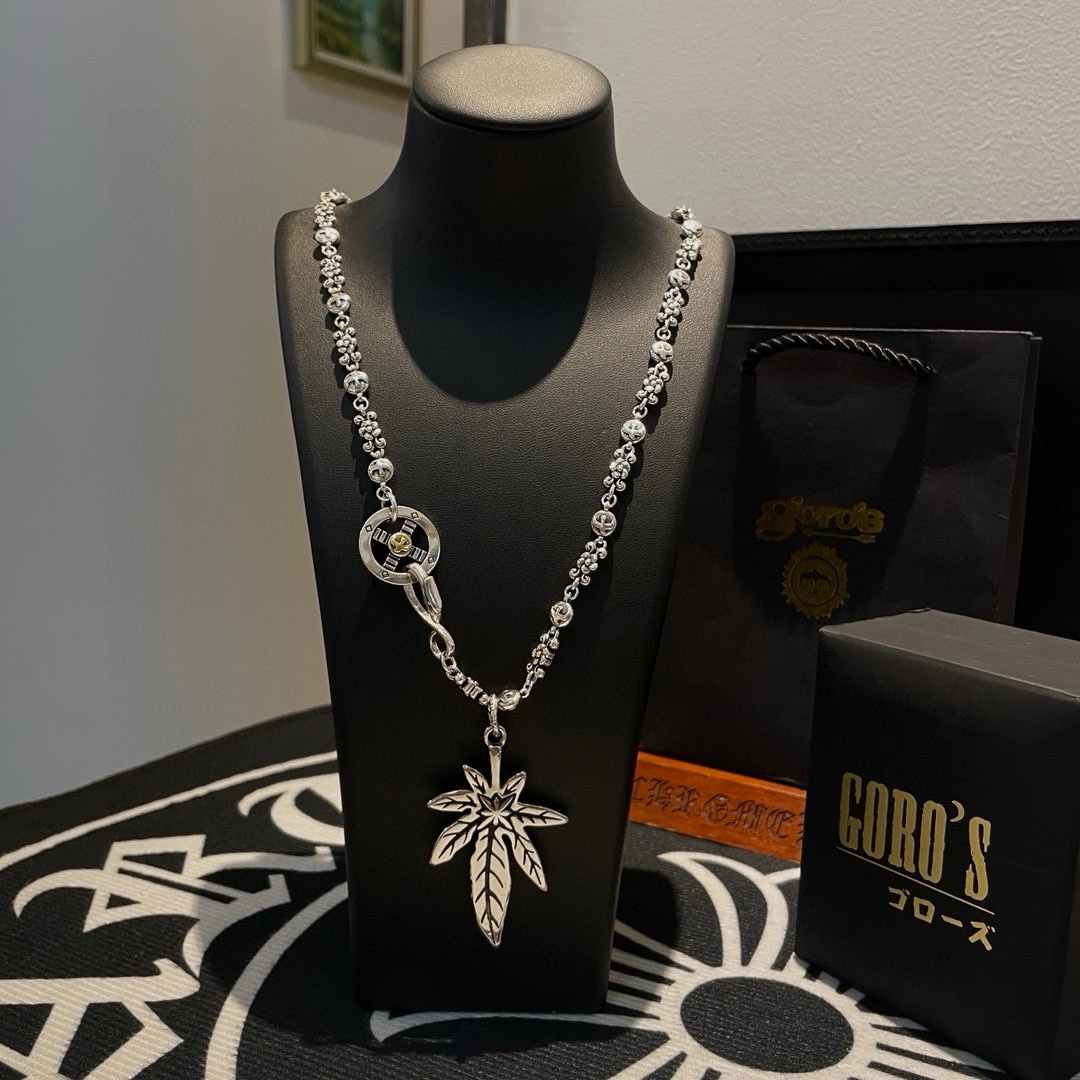 NO:108225,[New Products are on the Shelves] Goro’s Takahashi Goro Male Leaf Pendant Classic Takahashi Necklace Top Version Definitely Exclusive Shot Mainly Focus on the High-end Market and Absolutely Different from the Ordinary Version!  The details of the picture product are consistent with ZP!  Original production process, precision quality, purely handmade, authentic model opening, fashion essentials, both men and women can wear, same couple style, rock punk silver style, retro elements, trendy and versatile, same style on the official website, fine jewelry, necklace19860909【新品上架】Goro’s高桥吾郎麻叶吊坠 经典高桥项链 顶级版本 认准独家拍摄 主攻高端市场 绝对区别普通版本！图片产品细节与ZP一致！原版制作工艺 精工品质 纯手工打造 ～正品开模潮流时尚必备 男女均可佩戴 情侣款同款 摇滚朋克泰银风格 复古元素 潮流百搭 官网同款,饰品精品,necklace,Jewelry