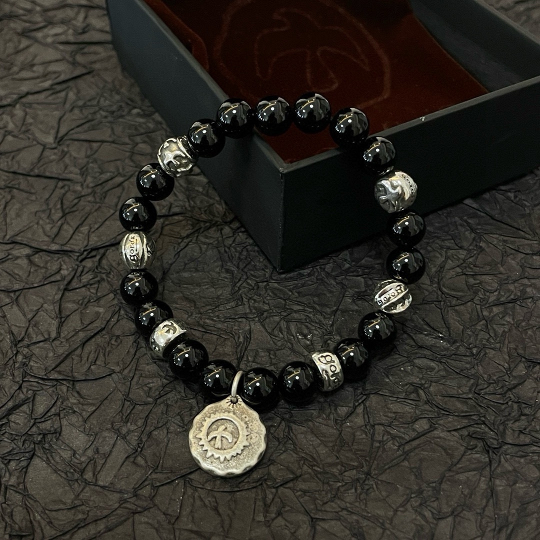 NO:112196,Comment [New Products on Shelves] Goro Takahashi Goro Obsidian Bracelet, Top Version, Accepted Exclusive Shot, Mainly Focused on the High-end Market, Absolutely Different from the Ordinary Version!  The details of the picture product are consistent with ZP!  Original production process, precision quality, purely handmade, authentic model opening, fashion essentials, both men and women can wear, same couple style, rock punk silver style, retro elements, trendy and versatile, same style on the official website, fine jewelry, bracelet19860909批【新品上架】Goro’s高桥吾郎黑曜石手串手链,顶级版本 认准独家拍摄 主攻高端市场 绝对区别普通版本！图片产品细节与ZP一致！原版制作工艺 精工品质 纯手工打造 ～正品开模潮流时尚必备 男女均可佩戴 情侣款同款 摇滚朋克泰银风格 复古元素 潮流百搭 官网同款,饰品精品,bracelet,Jewelry