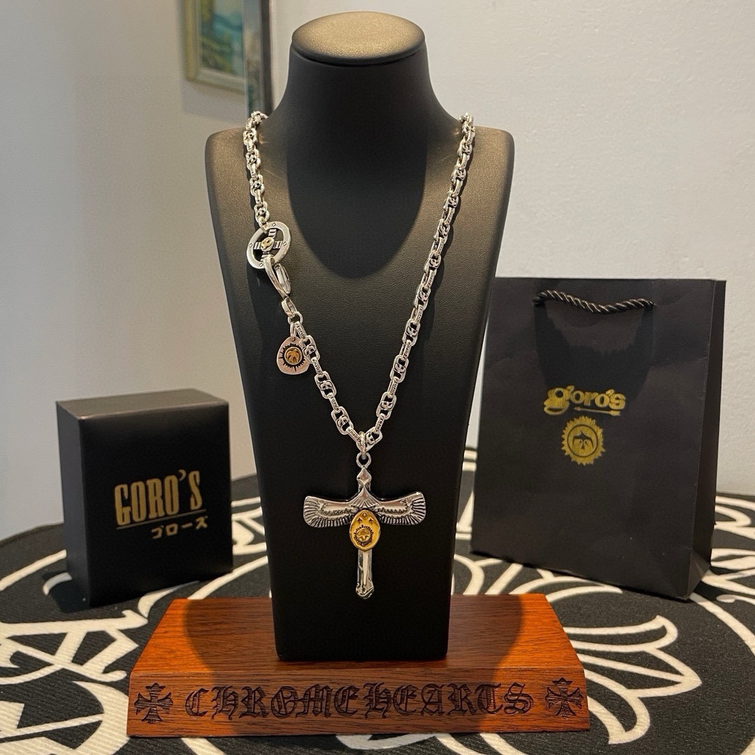 NO:108237,[New Products are on the Shelves] Goro Takahashi Goro's Golden Flying Eagle Pendant, Takahashi Classic Flying Bird Letter Necklace, Top Version, Accepted Exclusive Shot, Mainly Focused on the High-end Market, Kuaishou/ins/Xiaohongshu Hot Style, absolutely different from the ordinary version!  The details of the picture product are consistent with ZP!  Original production process, precision quality, purely handmade, authentic model opening, fashion essentials, both men and women can wear, same couple style, rock punk silver style, retro elements, trendy and versatile, same style on the official website, fine jewelry, necklace19860909批【新品上架】Goro’s高桥吾郎点金飞鹰吊坠,高桥经典飞鸟字母项链,顶级版本,认准独家拍摄,主攻高端市场 ,快手/ins/小红书热门款,绝对区别普通版本！图片产品细节与ZP一致！原版制作工艺 精工品质 纯手工打造 ～正品开模潮流时尚必备 男女均可佩戴 情侣款同款 摇滚朋克泰银风格 复古元素 潮流百搭 官网同款,饰品精品,necklace,Jewelry