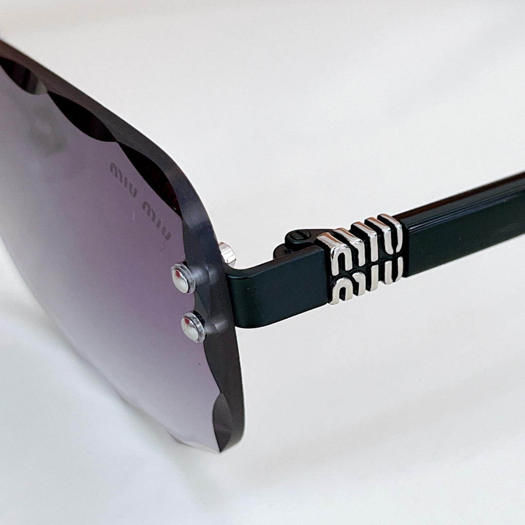  MIU MIU
MOD：MU126AV
Size：62口20 140
🔝🔝