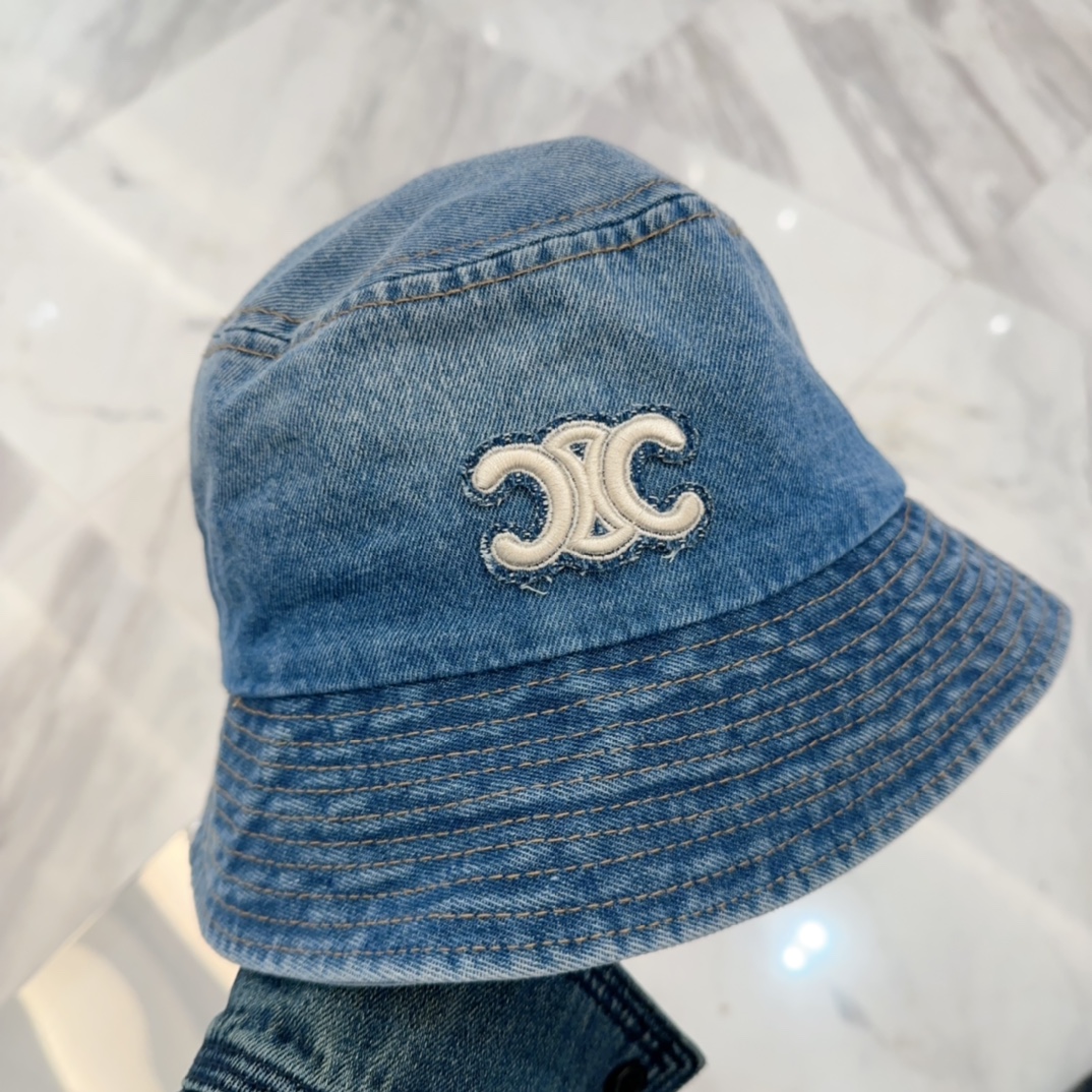 NO:226046,CELINE new denim blue retro fisherman hat, take it out for a beautiful travel style, medieval style. This kind of hat is not easy to hit, spot hat, straw hat, fisherman hat, baseball hat, hat, celine, espadrilles, hats19860909CELINE思琳 新款牛仔蓝复古款渔夫帽 旅游带它出去美美哒 中古款哟.这种帽子不容易撞款 现货帽子草帽渔夫帽棒球帽,帽子,celine,espadrilles,hats,hat