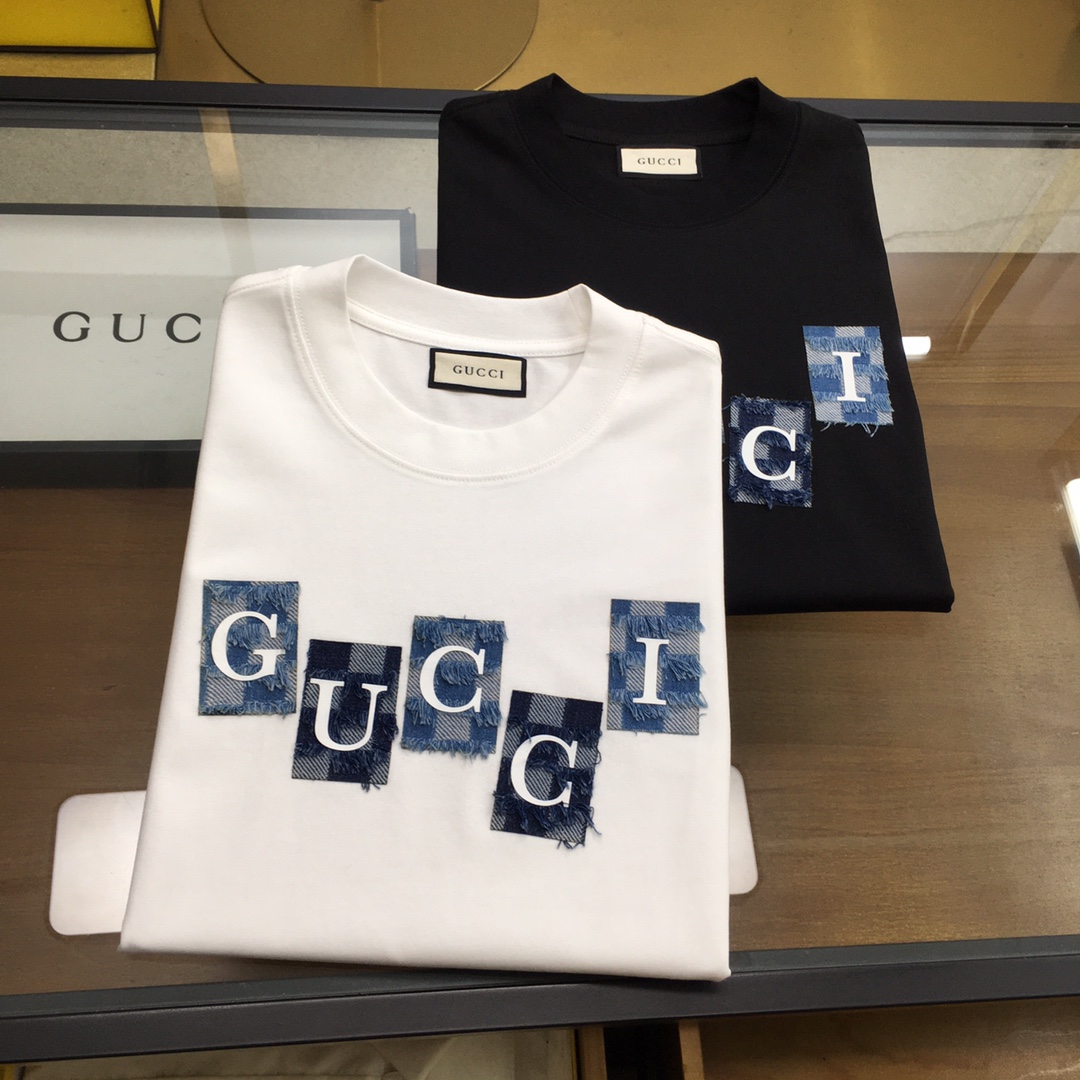 NO:433406,New trendy brand 'Gu.ci...' 2025 new trendy brand short-sleeved T-shirt (slightly wide in style) The darling of the Italian fashion industry!  Men's short sleeves!  While the materials are exquisite, the overall design is quite fashionable. Today I recommend his versatile and classic styles. The logo design on the chest brand is printed and designed with vivid personality!  The fabric is made of customer-supplied fixed-woven Gaoke Re-English Long-Wire Cotton, and the high-quality Long-Wire Cotton raw materials are selected!  It has a smooth and smooth feel on the skin, and the upper body is crisp and stylish!  Comfort and breathability are perfect!  All fabrics are excellent!  M-4XL, T-shirt,tees,t-shirt,alexander wang19860909新品潮牌 《Gu.ci...》 2025新款潮牌短袖T恤（版型微阔）意大利时尚界的宠儿！ 男士短袖！材质用料讲究的同时 整体的设计颇具时尚感 今天推荐他家百搭经典款 胸前品牌logo设计 采用印花设计 个性生动！面料采用客供定织高克重新疆长绒棉,甄选上等长绒棉花原料！亲肤挺滑手感,上身挺括有型！舒适性与透气性完美兼备！面料皆为上乘！M-4XL,,T-shirt,tees，t-shirt,alexander wang,Men's clothing