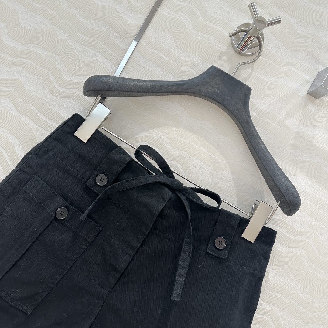 独家首发❤️原单品质，PR长期主义穿搭！知识分子时髦工装小短裤！配送金属扣腰带，山系工装口袋设计，甜酷兼