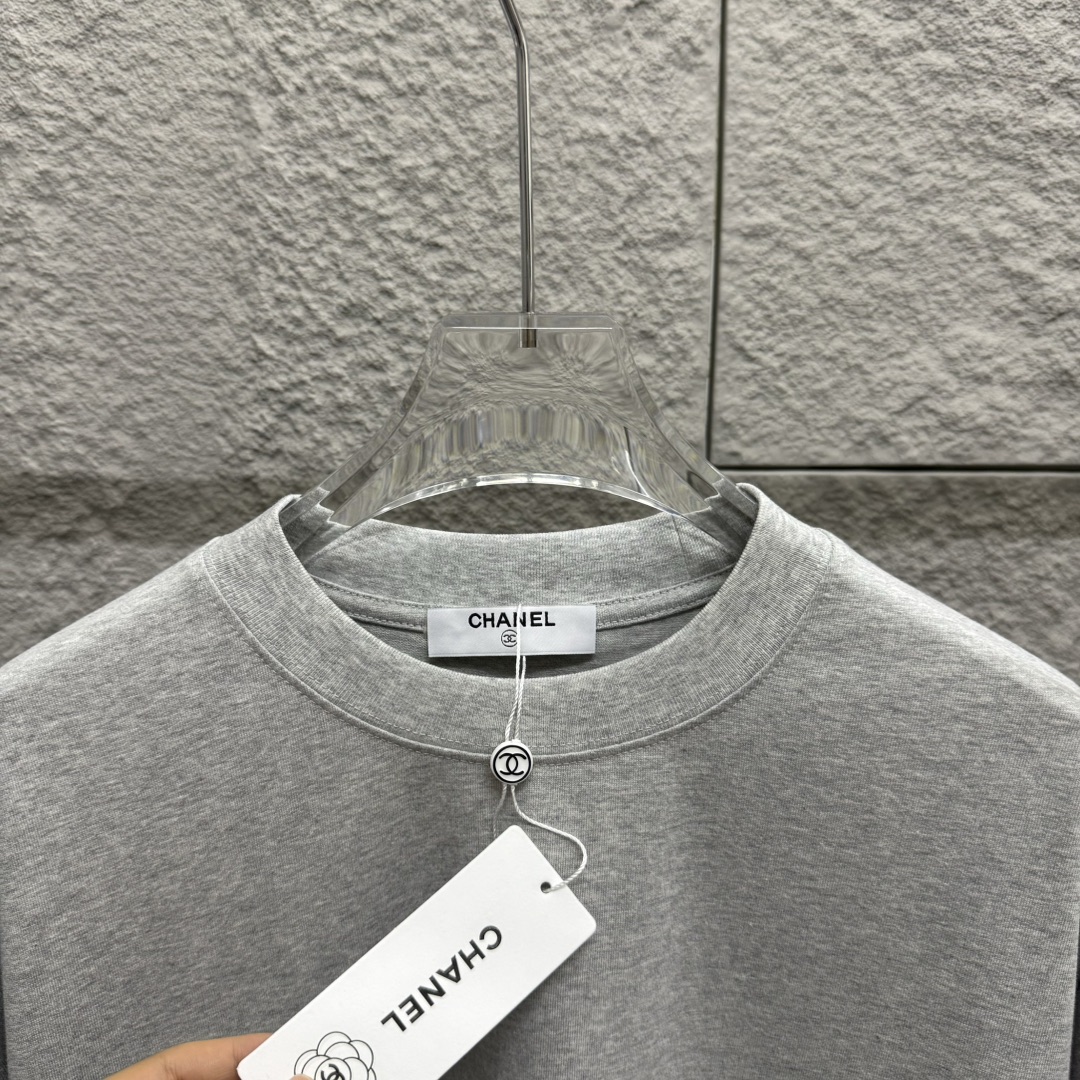 New Spring 2025 Classic Rainbow Letter Stamp T-shirts: Details on Sizes and Colors - 图片 6