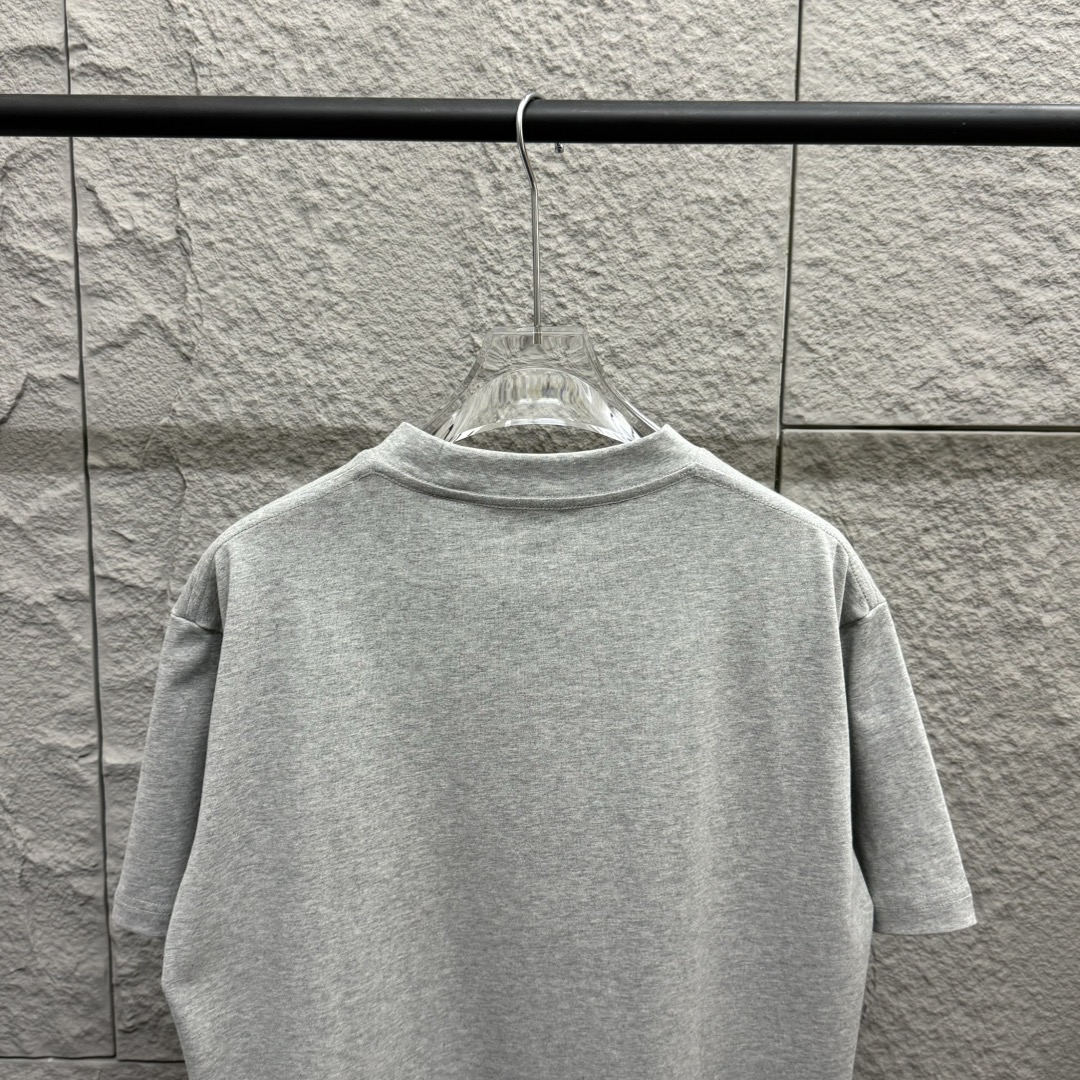 New Spring 2025 Classic Rainbow Letter Stamp T-shirts: Details on Sizes and Colors - 图片 8