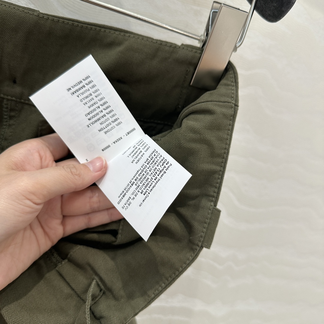 独家首发❤️原单品质，PR长期主义穿搭！知识分子时髦工装小短裤！配送金属扣腰带，山系工装口袋设计，甜酷兼