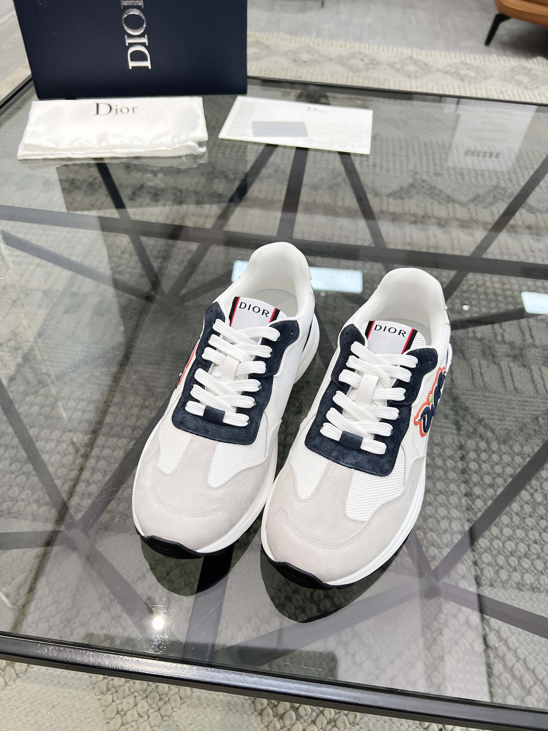 NO:222247,Brand Dior color original color matching, code number 39-44 customized 38.45 price Material Dior new casual shoes!  The details of the fashionable layout are impeccable, using cowhide with mesh patchwork to make comfortable and sweat-absorbing mesh. The foot pad feels comfortable and has excellent quality. Dior casual shoes, dior, dior, cowhide19860909品牌Dior 颜色原版配色 码数39-44定做38.45 价格 材质迪奥新款休闲鞋！时尚潮流的版面细节无可挑剔采用牛皮搭配网布拼接制作舒适吸汗的网布垫脚脚感舒适品质优越,Dior休闲鞋,dior,dior,cowhide,Men's shoes