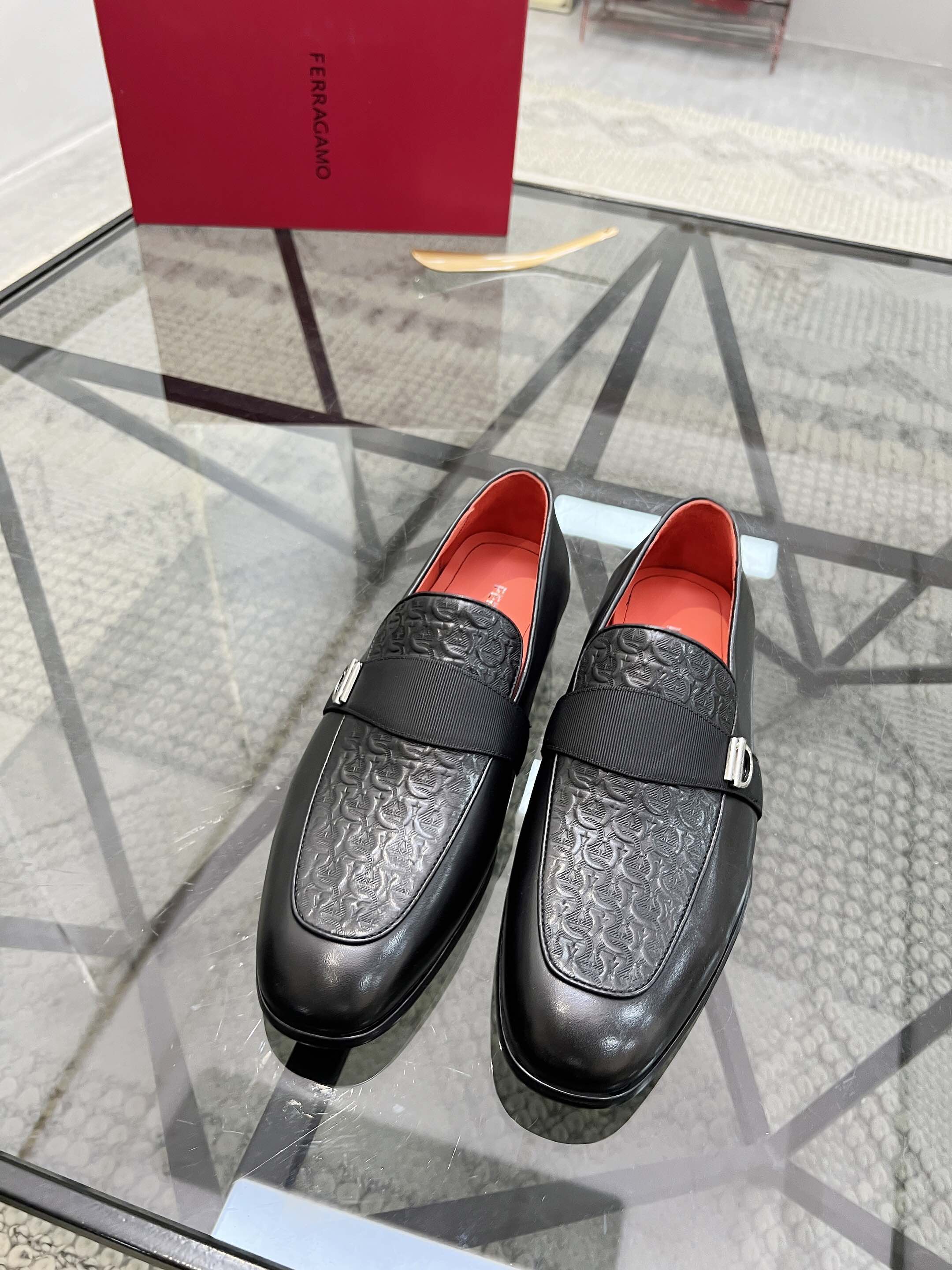 NO:221935,Brand Ferragamo Color original color matching Number 39-44 Custom made 38.45.46 Price Material Ferragamo New Style Men's Business Leather Shoes are perfectly handmade Original quality Exquisite workmanship rigorous upper is imported waxed and polished cowhide cowhide cowhide inner Original (real leather sole) upper high-end and atmospheric, Ferragamo Leather Shoes, ferragamo, ferragamo, cowhide, Leather soles19860909品牌Ferragamo 颜色原版配色 码数39-44定做38.45.46 价格 材质菲拉格慕新款 男士 商务皮鞋发售完美的手工制作 原单品质 做工精致严谨鞋面采用进口打蜡擦色牛皮工艺牛皮内里 原版（真皮大底）上脚 高端大气,菲拉格慕 皮鞋,ferragamo,ferragamo,cowhide,Leather soles,Men's shoes