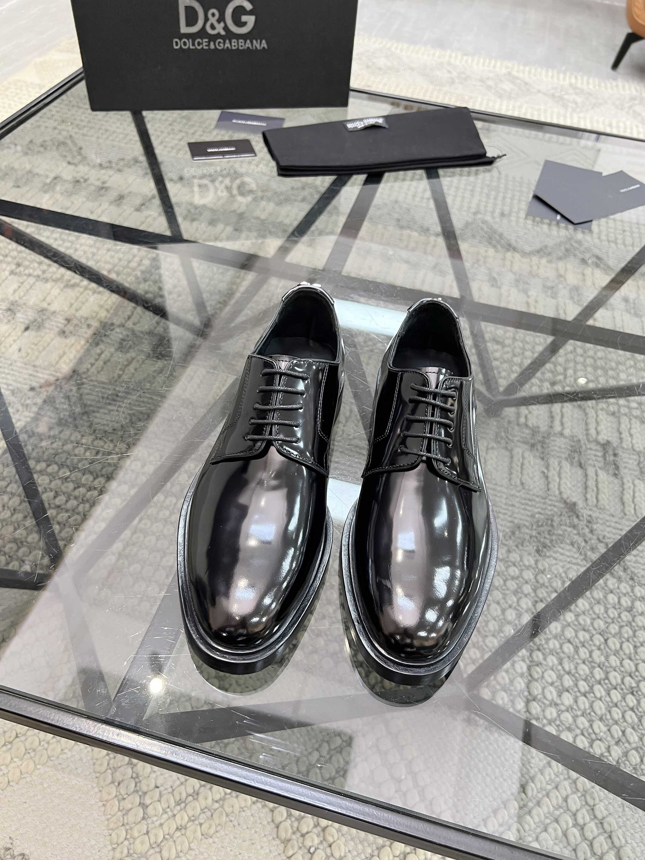 NO:221993,Brand D&G color original color matching 39-44 Custom made 38.45.46 Price Material Dolce & Gabbana/New Calfskin Mocasin Shoes Bernini Series Mocasin Shoes, embellished with new metal signs. Made of Mino Calfskin, (general leather outsole) retro and shiny texture complement each other, releasing contemporary and exquisite charm., Dolce & Gabbana leather shoes, Dolce & Gabbana, Dolce & Gabbana, Dolce & Gabbana, cowhide, Leather soles19860909品牌D&G 颜色原版配色 码数39-44定做38.45.46 价格 材质杜嘉班纳Dolce & Gabbana/新款小牛皮莫卡辛鞋 Bernini 系列莫卡辛鞋,点缀全新金属标牌.采用 Mino 小牛皮制成,（真皮大底）复古与亮泽质感相得益彰,释放当代考究魅力.,杜嘉班纳皮鞋,Dolce&Gabbana,Dolce&Gabbana,Dolce&Gabbana,cowhide,Leather soles,Men's shoes