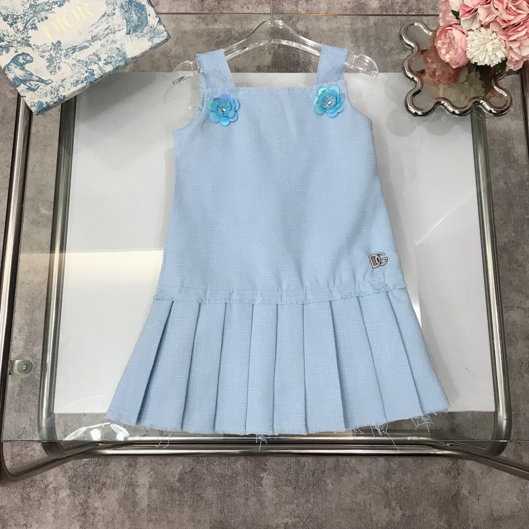 NO:211606,[Spot delivery] DOLCE & GABBAN* DG Limited series ~ Girls vest dress Exquisite handmade sewing crafts flower chiffon satin inner layer Soft and comfortable, skin-friendly and not tied, excellent upper body effect A must-have artifact for princess ~ Size size 90---120-130-140-150 [CM] Counter packaging 70, Clothes, Dolce & Gabbana, Dolce & Gabbana, skirts, silk fabric,19860909【现货发】   DOLCE & GABBAN* DG 限定系列～女童背心款连衣裙 精致手工亮片缝制工艺花朵雪纺绸缎内搭 柔顺舒适 亲肤不扎 上身效果极好 公主的必备神器～  size尺码90---120-130-140-150【CM】 专柜包装70,衣服,Dolce&Gabbana,Dolce&Gabbana,skirts,silk fabric,,Children's