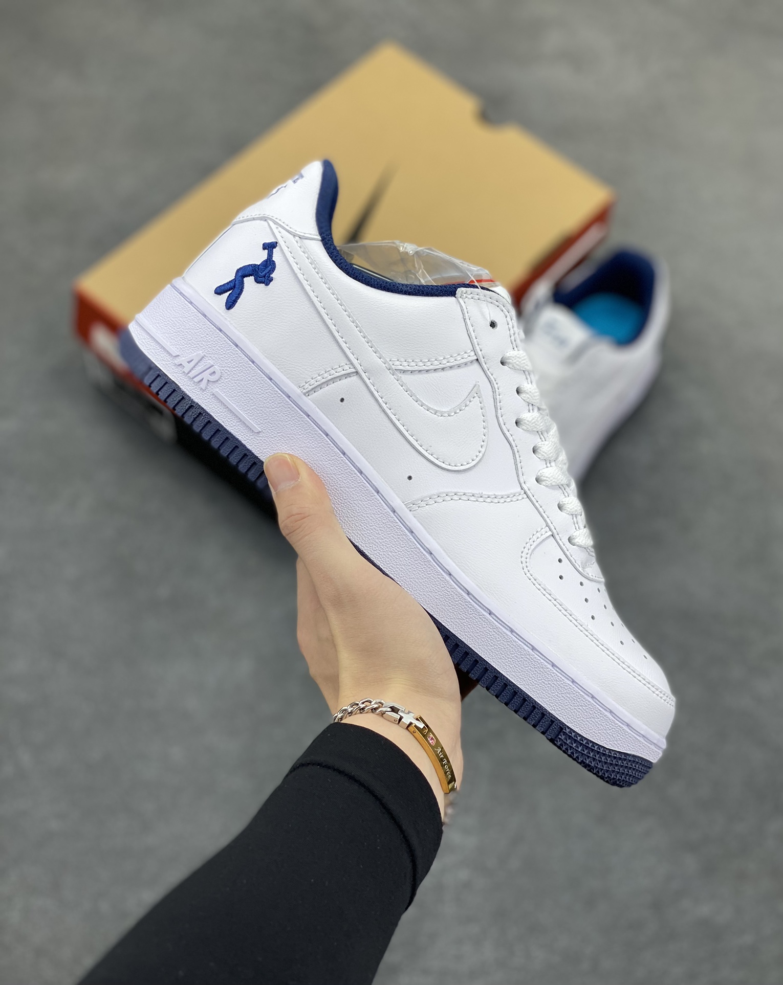 Air Force 1\’ 07 深蓝大锤 原楦头原纸板 打造纯正空军版型 专注外贸渠道 全掌内置蜂窝气垫 #原盒配件 原厂中底钢印、拉帮完美 货号:IB5720-100 尺码:36 36.5 37.5 38 38.5 39 40 40.5 41 42 42.5 43 44 44.5 45-选品中心