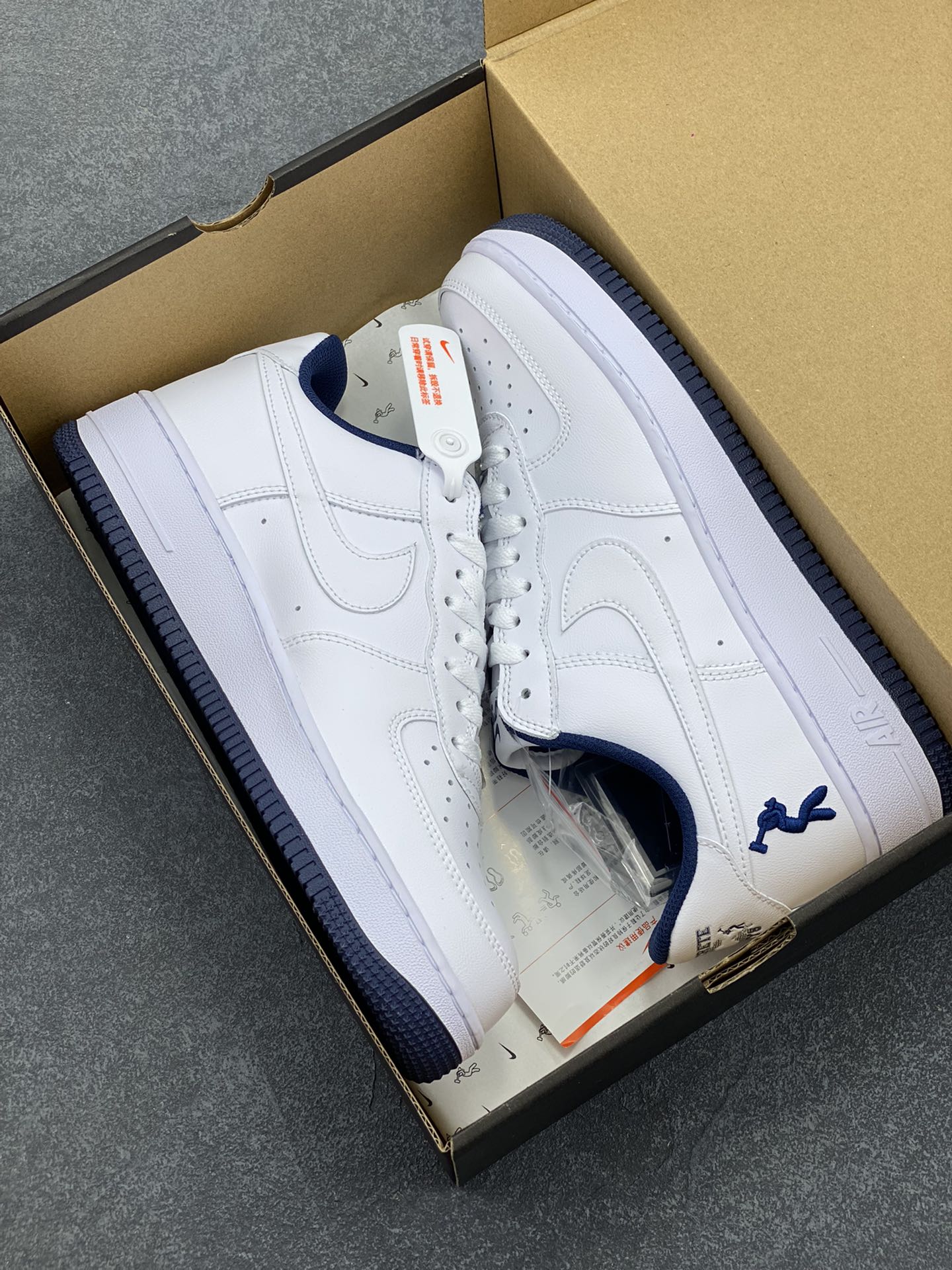 图片[9]-Air Force 1\’ 07 深蓝大锤 原楦头原纸板 打造纯正空军版型 专注外贸渠道 全掌内置蜂窝气垫 #原盒配件 原厂中底钢印、拉帮完美 货号：IB5720-100 尺码：36 36.5 37.5 38 38.5 39 40 40.5 41 42 42.5 43 44 44.5 45-选品中心