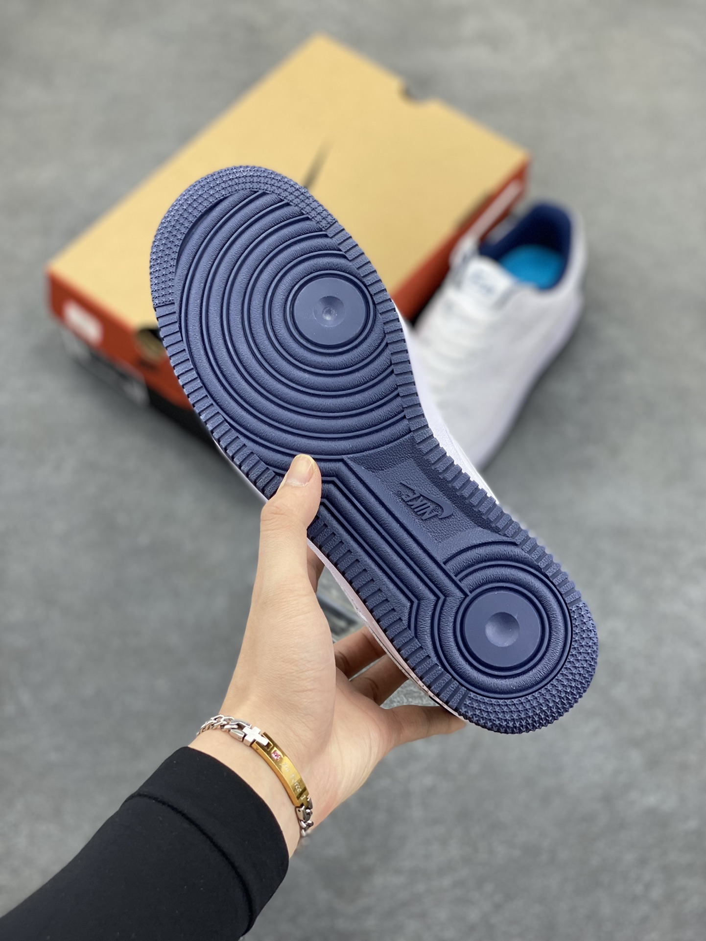 图片[5]-Air Force 1\’ 07 深蓝大锤 原楦头原纸板 打造纯正空军版型 专注外贸渠道 全掌内置蜂窝气垫 #原盒配件 原厂中底钢印、拉帮完美 货号：IB5720-100 尺码：36 36.5 37.5 38 38.5 39 40 40.5 41 42 42.5 43 44 44.5 45-选品中心