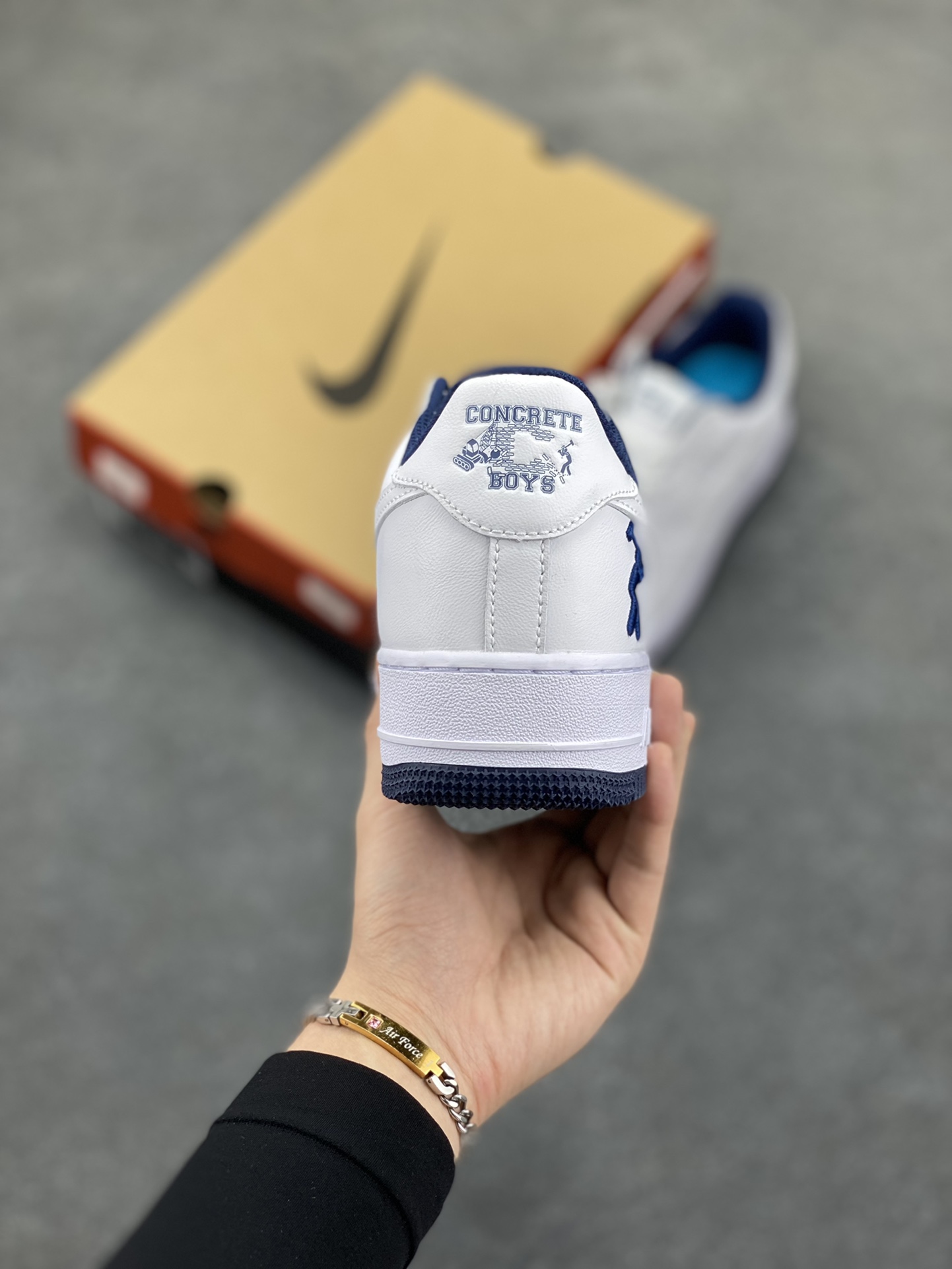 图片[4]-Air Force 1\’ 07 深蓝大锤 原楦头原纸板 打造纯正空军版型 专注外贸渠道 全掌内置蜂窝气垫 #原盒配件 原厂中底钢印、拉帮完美 货号：IB5720-100 尺码：36 36.5 37.5 38 38.5 39 40 40.5 41 42 42.5 43 44 44.5 45-选品中心