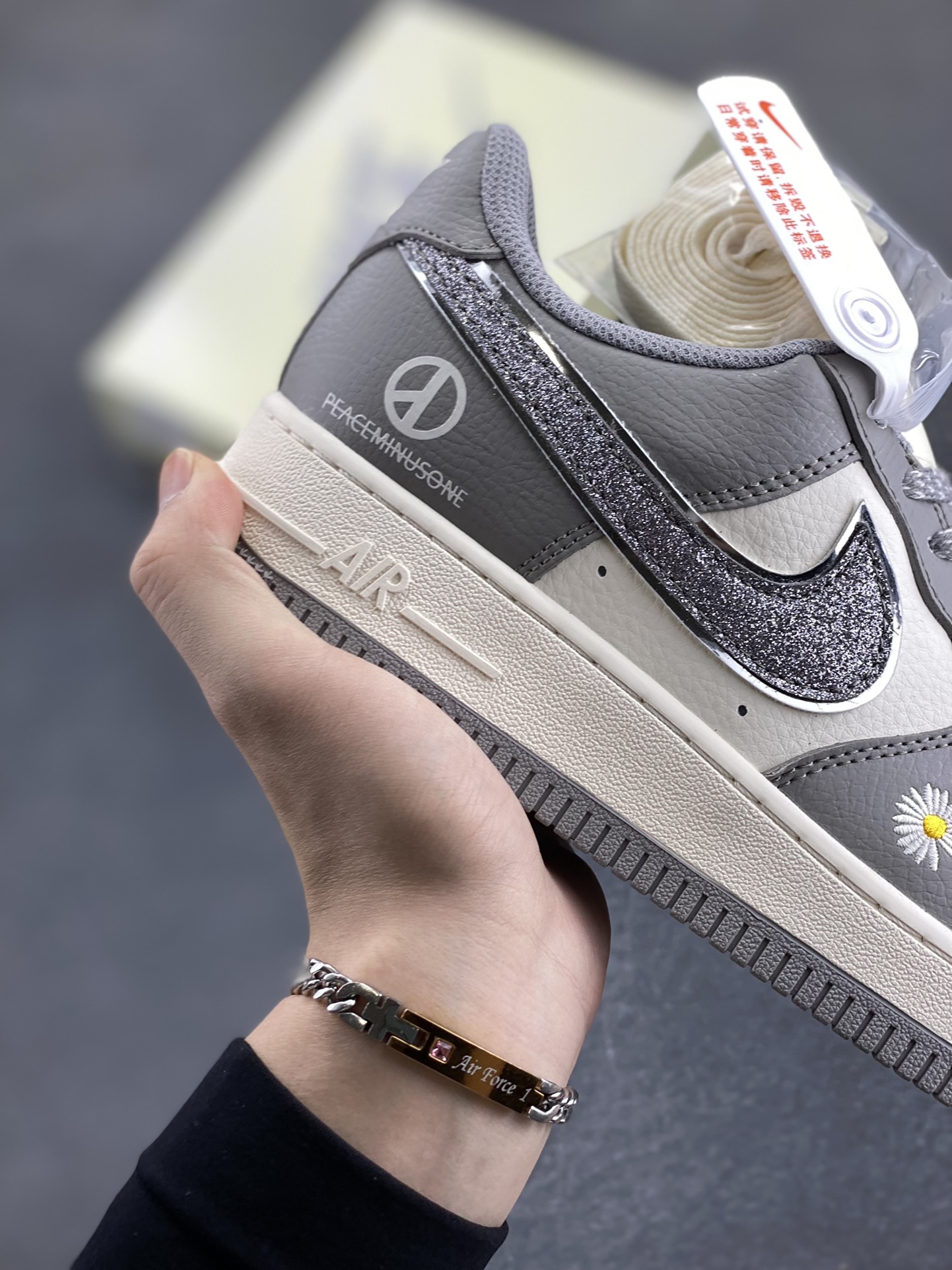 图片[6]-NIke Air Force 1 \’07 Low “权志龙联名”空军一号 低帮 运动鞋 休闲鞋 折边针车 工艺难度大 原楦头原纸板 原装鞋盒 定制五金配件 内置全掌气垫 原厂鞋底 货号：QY6818-614 尺码：36 36.5 37.5 38 38.5 39 40 40.5 41 42 42.5 43 44 44.5 45-选品中心