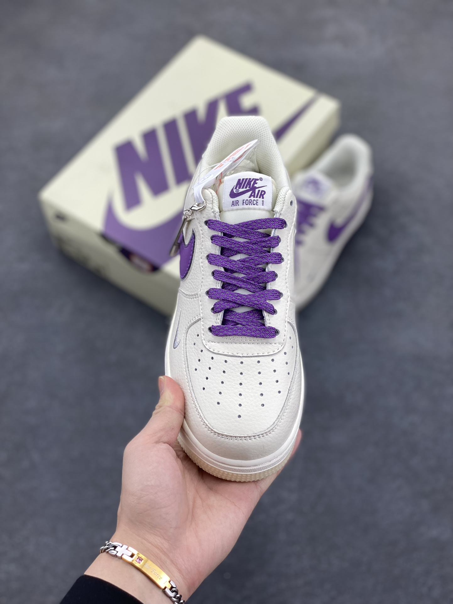 图片[2]-Nike Air Force 1 Low 米紫双色底 满天星空军一号低帮休闲板鞋 3M反光 水晶大底 定制鞋盒 原楦头原纸板 纯正空军版型 内置全掌气垫 货号：JJ0253-010 尺码：36 36.5 37.5 38 38.5 39 40 40.5 41 42 42.5 43 44 44.5 45-选品中心