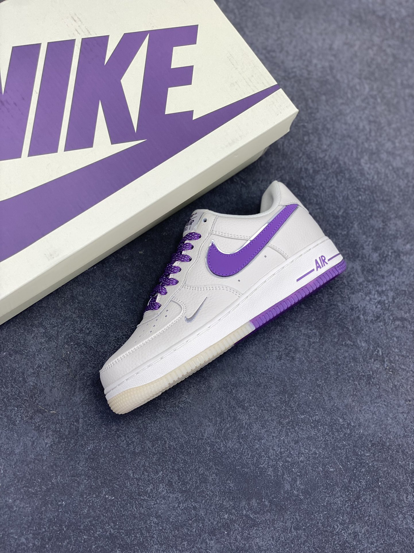 图片[7]-Nike Air Force 1 Low 米紫双色底 满天星空军一号低帮休闲板鞋 3M反光 水晶大底 定制鞋盒 原楦头原纸板 纯正空军版型 内置全掌气垫 货号：JJ0253-010 尺码：36 36.5 37.5 38 38.5 39 40 40.5 41 42 42.5 43 44 44.5 45-选品中心