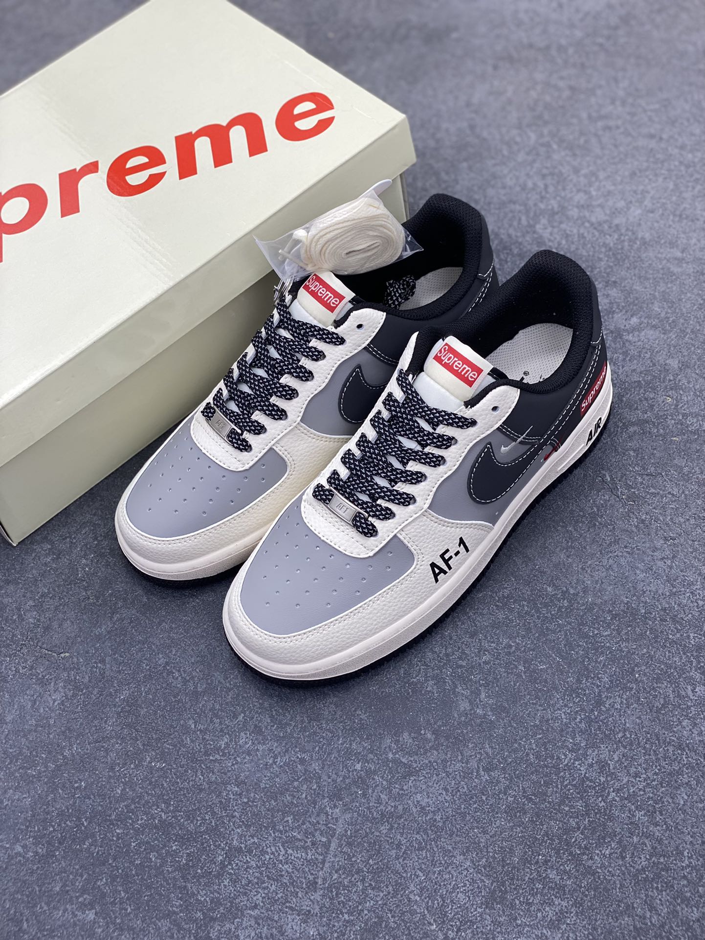 图片[8]-NIke Air Force 1 \’07 Low “Supreme联名——米灰黑AF1”空军一号 低帮 运动鞋 休闲鞋 折边针车 工艺难度大 原楦头原纸板 原装鞋盒 定制五金配件 内置全掌气垫 原厂鞋底 货号：HH7518-055 尺码：36 36.5 37.5 38 38.5 39 40 40.5 41 42 42.5 43 44 44.5 45-选品中心