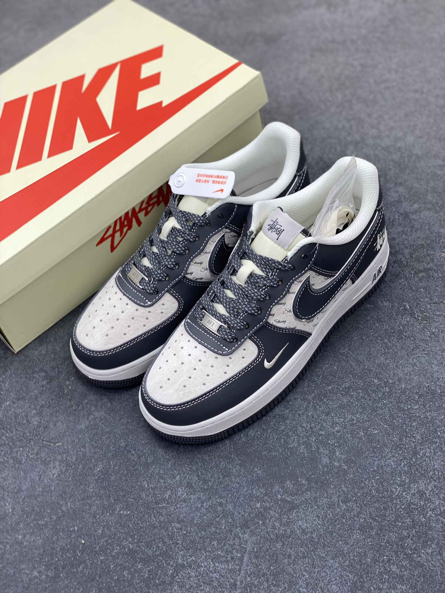 图片[8]-NIke Air Force 1 \’07 Low “斯图西联名——星光灰”空军一号 低帮 运动鞋 休闲鞋 折边针车 工艺难度大 原楦头原纸板 原装鞋盒 定制五金配件 内置全掌气垫 原厂鞋底 货号：XZ6188-229 尺码：36 36.5 37.5 38 38.5 39 40 40.5 41 42 42.5 43 44 44.5 45-选品中心