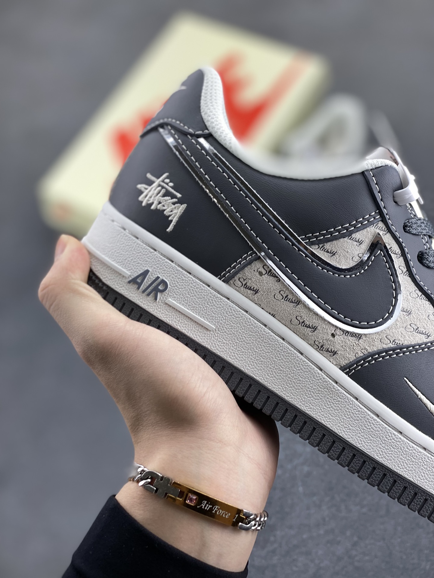 图片[6]-NIke Air Force 1 \’07 Low “斯图西联名——星光灰”空军一号 低帮 运动鞋 休闲鞋 折边针车 工艺难度大 原楦头原纸板 原装鞋盒 定制五金配件 内置全掌气垫 原厂鞋底 货号：XZ6188-229 尺码：36 36.5 37.5 38 38.5 39 40 40.5 41 42 42.5 43 44 44.5 45-选品中心
