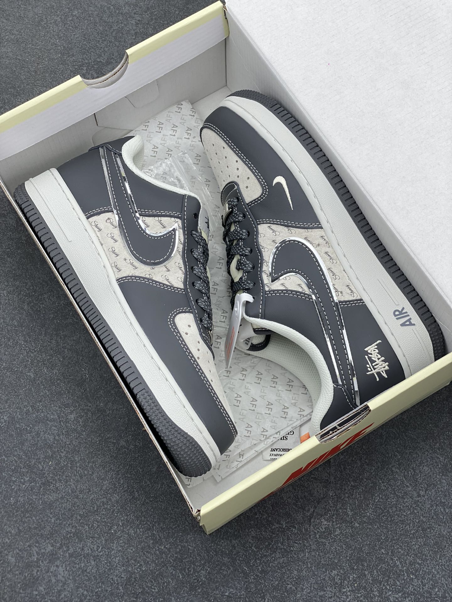 图片[9]-NIke Air Force 1 \’07 Low “斯图西联名——星光灰”空军一号 低帮 运动鞋 休闲鞋 折边针车 工艺难度大 原楦头原纸板 原装鞋盒 定制五金配件 内置全掌气垫 原厂鞋底 货号：XZ6188-229 尺码：36 36.5 37.5 38 38.5 39 40 40.5 41 42 42.5 43 44 44.5 45-选品中心