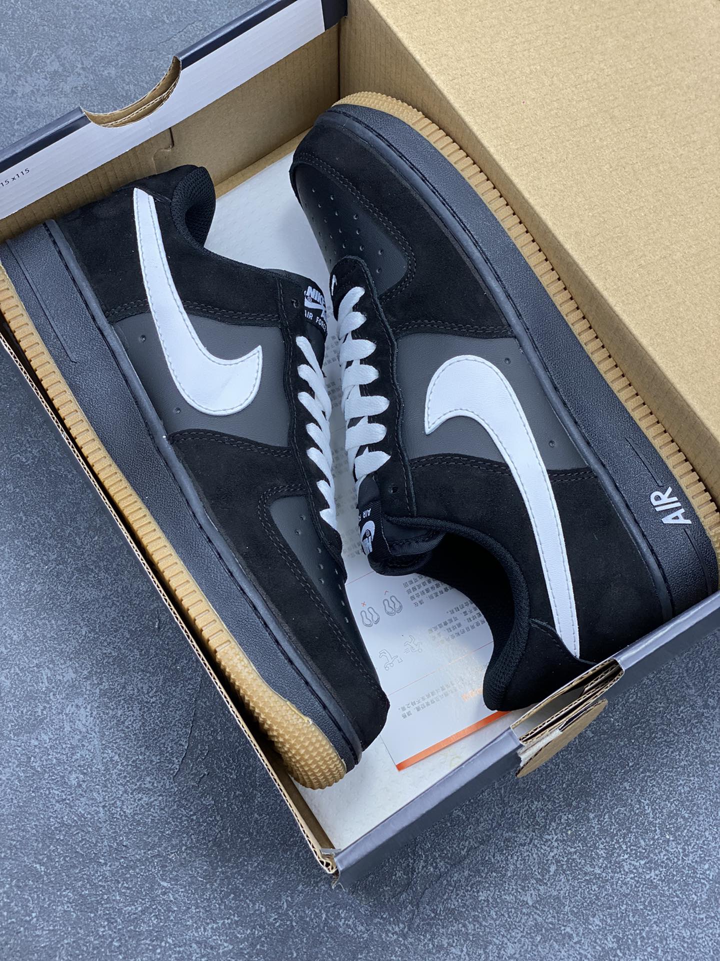 图片[9]-Nike Air Force 1 Low 空军一号低帮百搭休闲运动板鞋。柔软、弹性十足的缓震性能和出色的中底设计，横跨复古与现代的外型结合，造就出风靡全球三十多年的Force 1，直到今天还深受青睐。 货号：IB6388-001 尺码：36 36.5 37.5 38 38.5 39 40 40.5 41 42 42.5 43 44 44.5 45-选品中心