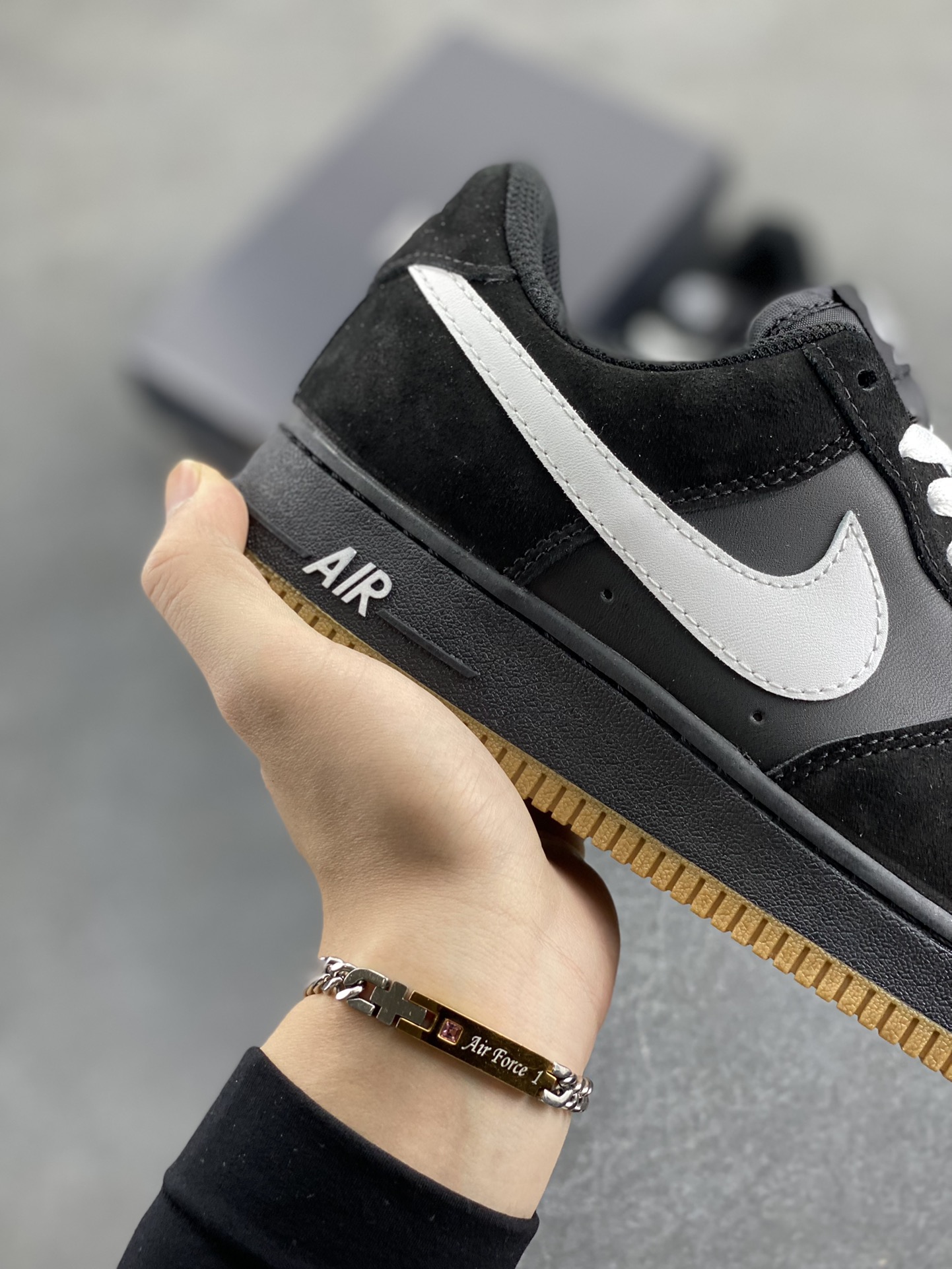 图片[6]-Nike Air Force 1 Low 空军一号低帮百搭休闲运动板鞋。柔软、弹性十足的缓震性能和出色的中底设计，横跨复古与现代的外型结合，造就出风靡全球三十多年的Force 1，直到今天还深受青睐。 货号：IB6388-001 尺码：36 36.5 37.5 38 38.5 39 40 40.5 41 42 42.5 43 44 44.5 45-选品中心