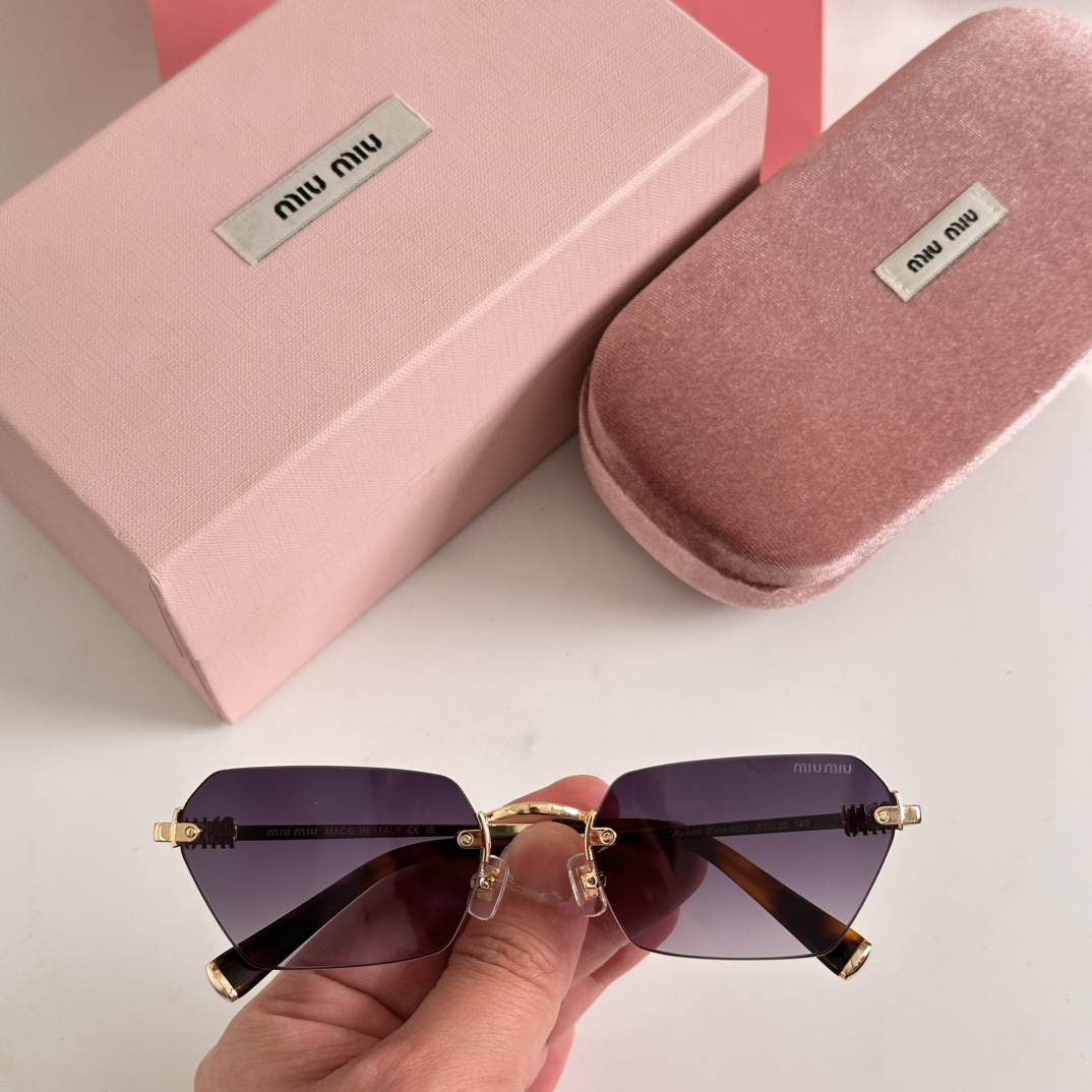 Nuevo Nuevo miumi* Zhao Jinmai | combinación de nerd y old money Modelo: SMUA56 Tamaño: 57-201-140 Gafas sin montura co…