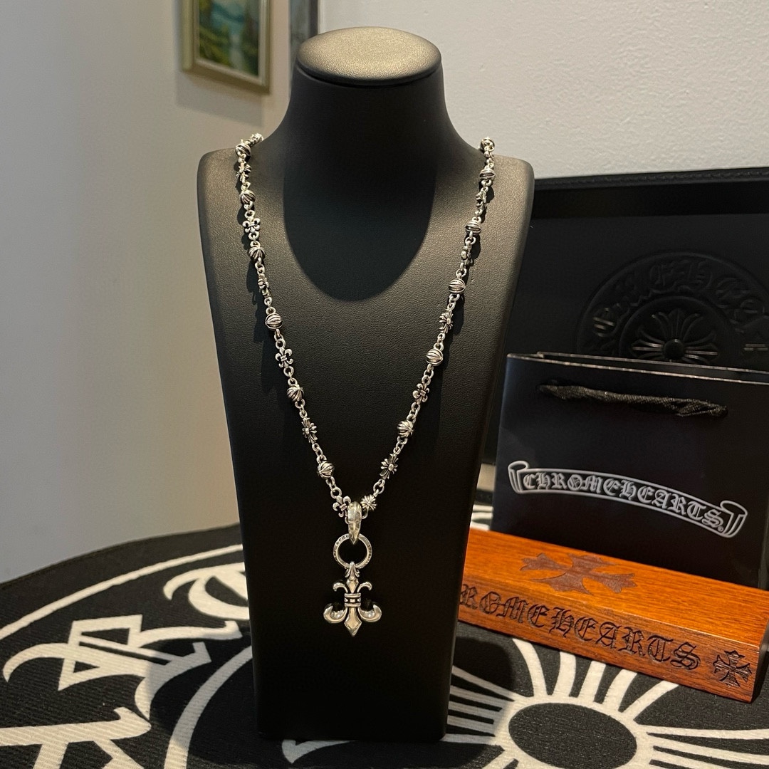NO:108778,TikTok/Kuaishou/ins/Xiaohongshu/Live Hot, New [Counter Quality] Chrome Hearts Croxin Classic Retro Cross Flower Ball Necklace, Scout Flower Pendant, Concave and Convex and Convex Scout Flowers presents unique styles Cross Scout Flowers are Croxin's ambitions, so they last longer. Genuine version of Chrome Hearts Croxin, different market light version, benchmark quality, look at the details of the letter printing, retro old gray oxygen level. Seiko version!  !  !  Pure handmade ~ Authentic model opening must-have fashion and fashion, both men and women can wear it, same style for couples, original official website, rock punk style silver style, retro elements, trendy and versatile!  , jewelry boutique, chrome hearts, chrome hearts, necklace19860909批 抖音/快手/ins/小红书/直播热门 ,新款【专柜品质】Chrome Hearts克罗心经典复古十字花球项链 ,童军花吊坠,凹凸造型不同的花纹设计风格 呈现出与众不同 十字架 童军花是克罗心的志 所以更经久不衰 正品打版Chrome Hearts克罗心 区别市场普通轻版 对版对标品质 看字印细节 复古做旧灰氧程度.精工版本！！！ 纯手工打造 ～正品开模潮流时尚必备 男女均可佩戴 情侣同款 官网原版 摇滚朋克泰银风格 复古元素 潮流百搭！,饰品精品,chrome hearts,chrome hearts,necklace,Jewelry