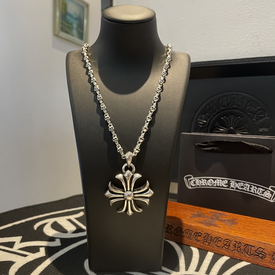 NO:108784,Batch New style [Counter Quality] Chrome Hearts Croxin Classic Retro Skull Necklace Cross Pendant Different Concave and Convex and Convex Scout Flowers present unique to others Cross Scout Flowers are Croxin's ambitions, so they last longer. Genuine version Chrome Hearts Croxin Difference to the market ordinary light version, match the quality of the version, look at the details of the letter printing, retro old gray oxygen level. Seiko version!  !  !  Pure handmade ~ Authentic model opening must-have fashion and fashion, both men and women can wear it, same style for couples, original official website, rock punk style silver style, retro elements, trendy and versatile!  , jewelry boutique, chrome hearts, chrome hearts, necklace19860909批 新款【专柜品质】Chrome Hearts克罗心经典复古骷髅头项链 十字架吊坠 凹凸造型不同的花纹设计风格 呈现出与众不同 十字架 童军花是克罗心的志 所以更经久不衰 正品打版Chrome Hearts克罗心 区别市场普通轻版 对版对标品质 看字印细节 复古做旧灰氧程度.精工版本！！！ 纯手工打造 ～正品开模潮流时尚必备 男女均可佩戴 情侣同款 官网原版 摇滚朋克泰银风格 复古元素 潮流百搭！,饰品精品,chrome hearts,chrome hearts,necklace,Jewelry