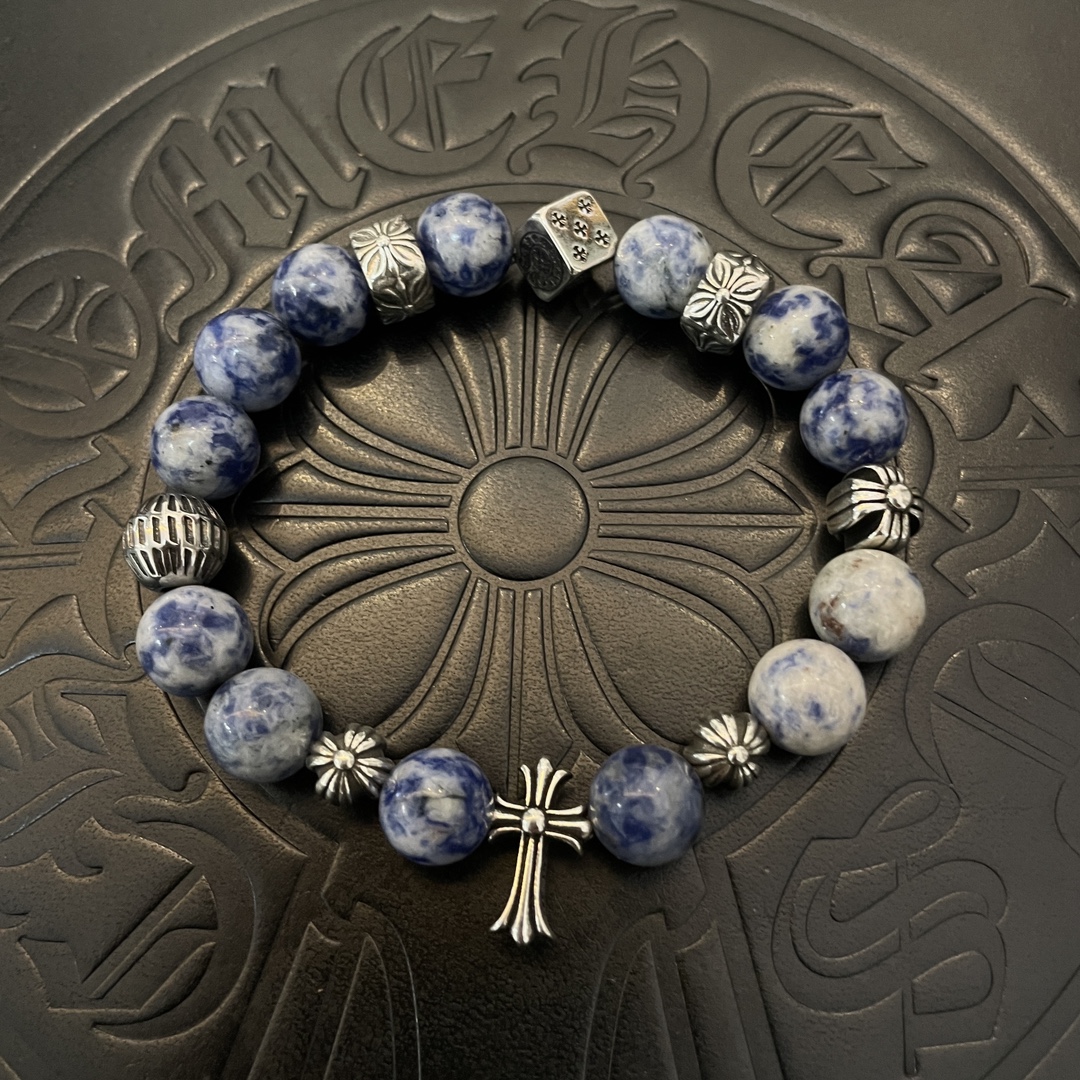 NO:112214,New [Counter Quality] Chrome Hearts Croxin Classic Retro Multi-Element Bracelet Bracelet, Kuaishou/ins/Little Red Book popular, different concave and convex and convex design styles present unique. Cross Scout Flower is Croxin's logo, so it lasts for a long time. Genuine version of Chrome Hearts Croxin, different from the market, benchmark the quality of the version, look at the details of the letter printing, the degree of retro old gray oxygen. Seiko version!  , jewelry boutique, chrome hearts, chrome hearts, bracelet19860909新款【专柜品质】Chrome Hearts克罗心经典复古多元素手串手链 ,快手/ins/小红书热门,凹凸造型不同的花纹设计风格呈现出与众不同 十字架童军花是克罗心的标志 所以更经久不衰 正品打版Chrome Hearts克罗心 区别市场普通轻版 对版对标品质 看字印细节 复古做旧灰氧程度.精工版本！,饰品精品,chrome hearts,chrome hearts,bracelet,Jewelry