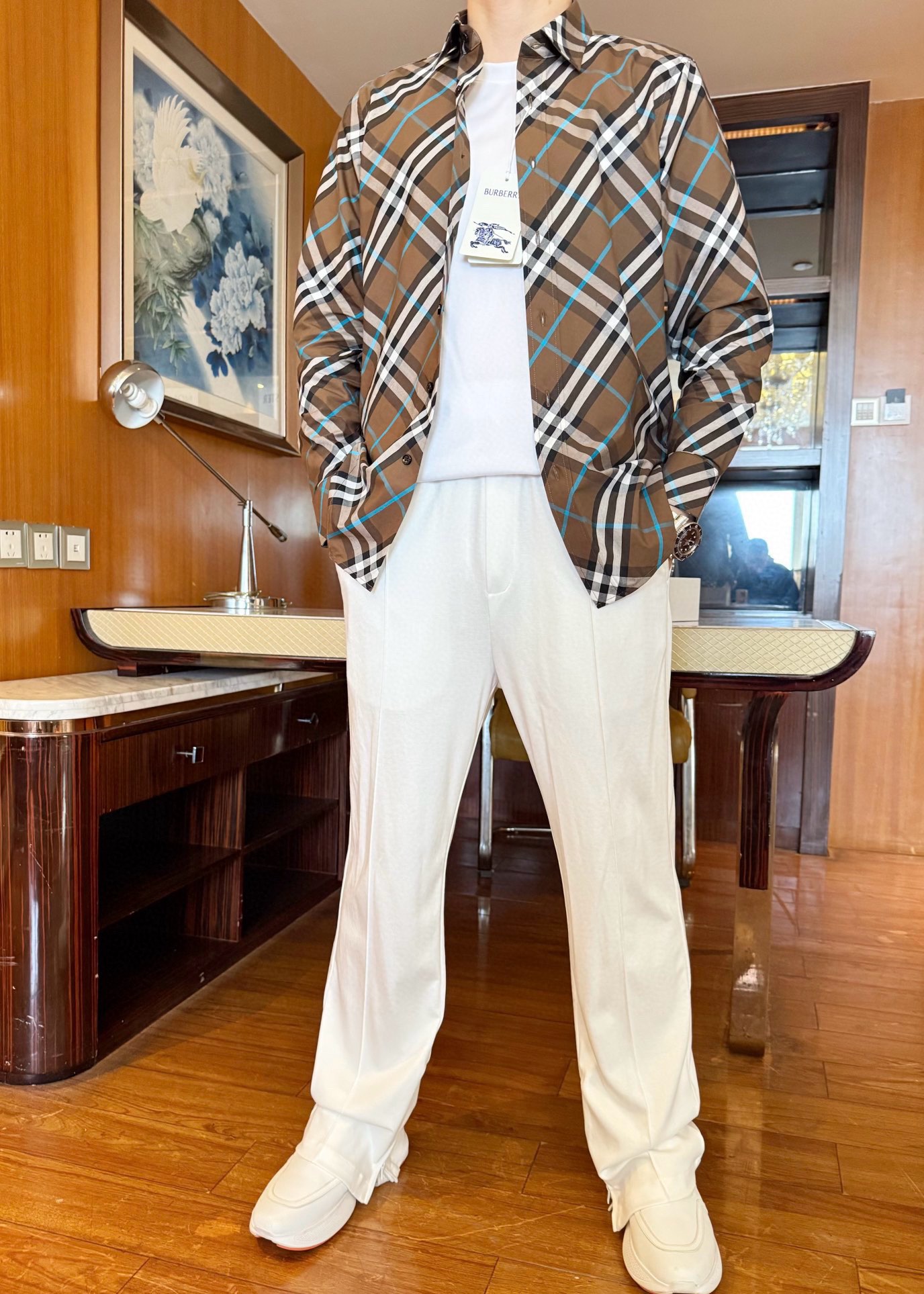 NO:132474,Burberry - the latest hot shirts in the counter are shipped, and the hot-selling items in European and American counters!  Selected Italian custom-made tinsel cotton fabrics with simple and elegant designs, the latest contrasting plaids are elegant and fashionable. You are definitely worthy of having them. Number of codes 48-56 (model 173/130 wears 48 sizes, with Hong Kong Lane Crawford gift box packaging), alexander wang19860909博柏利-专柜最新爆款衬衣出货 欧美专柜热销单品！精选意大利定制天丝棉面料搭配简约大方的设计,最新撞色格纹雅致不失时尚 您绝对值得拥有.码数48-56（模特173/130穿48码,配香港连卡佛礼盒包装）,,alexander wang,Men's clothing