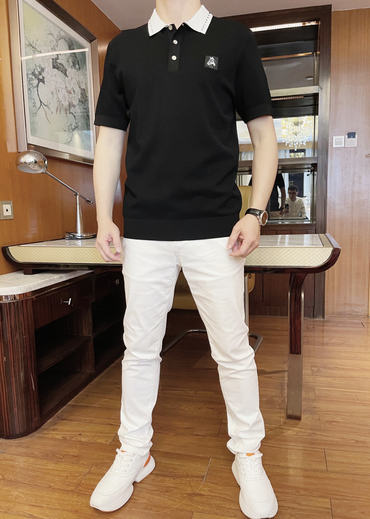 NO:132480,Hermes - the latest hot-selling Polo in the counter is shipped, and the hot-selling items in European and American counters!  Selected Italian imported Yilit fabrics with simple and elegant designs, the brand logo on the chest is quite elegant, and there is no need to say much about the effect of the upper body. The number of codes is 48-56 (model 173/130 wears 48, with Hong Kong Lane Crawford gift box packaging), hermes, alexander wang19860909爱马仕-专柜最新爆款Polo出货 欧美专柜热销单品！精选意大利进口伊力特面料搭配简约大方的设计,胸口的品牌标志相当彰显雅致 上身效果不用多说.码数48-56（模特173/130穿48、配香港连卡佛礼盒包装）,,hermes,alexander wang,Men's clothing