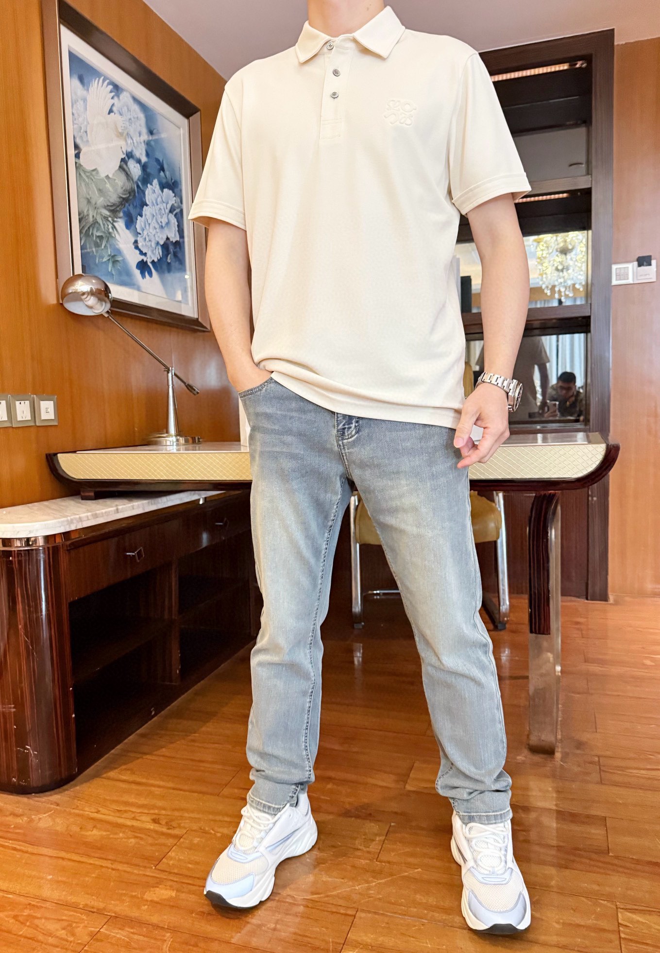 NO:132489,Luo Yiwei - the latest hot-selling Polo in the counter is shipped, and the hot-selling items in European and American counters!  Selected Italian imported mercerized cotton fabrics with the latest designs, the exquisite logo on the chest shows elegance, and the upper body effect needs no more. Size: 48-56 (with Hong Kong Lane Crawford gift box packaging), loewe, alexander wang19860909罗意威-专柜最新爆款Polo出货 欧美专柜热销单品！精选意大利进口丝光棉面料搭配最新的设计,胸前的精致logo彰显雅致 上身效果不用多说.尺码:48-56（配香港连卡佛礼盒包装）,,loewe,alexander wang,Men's clothing