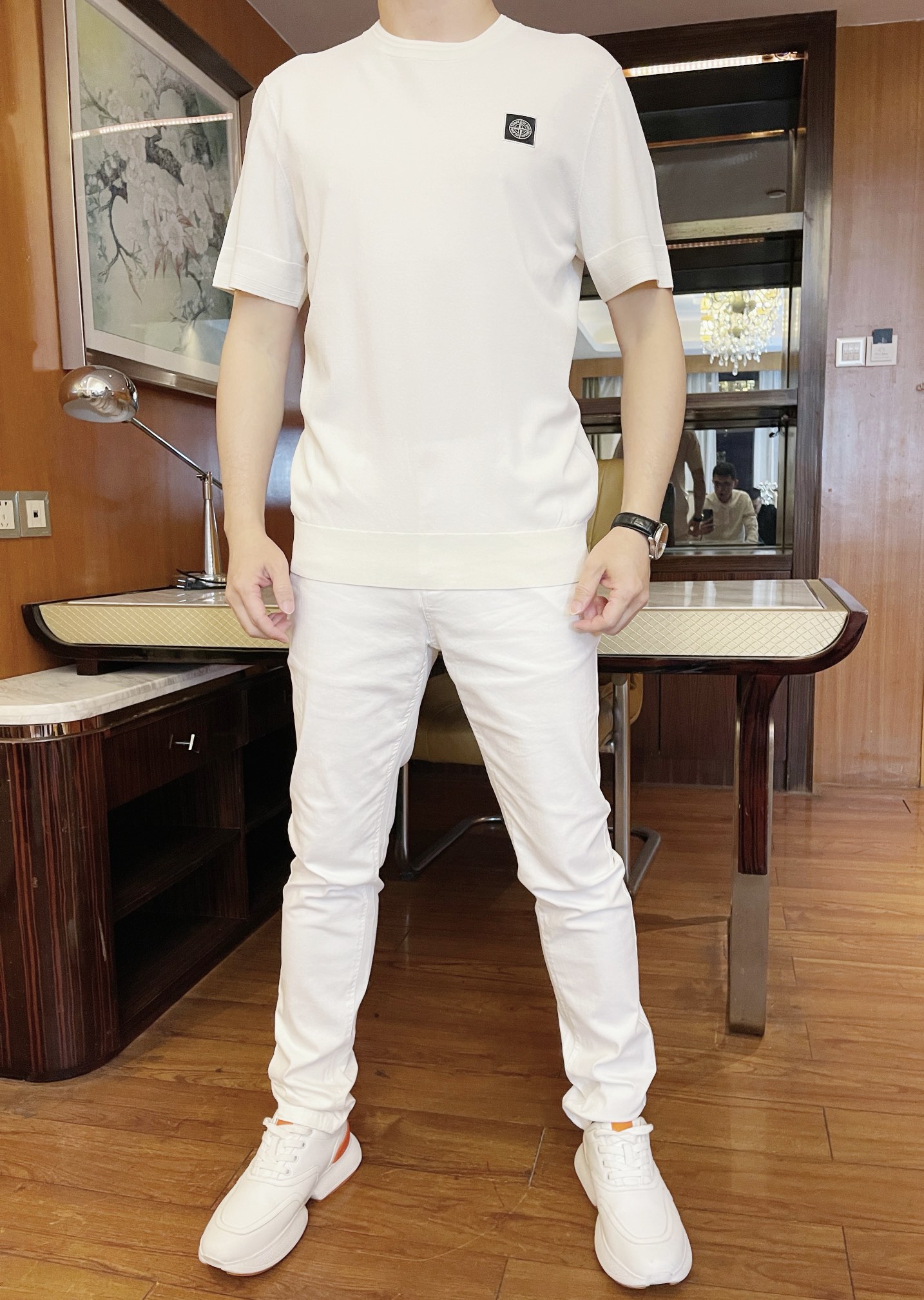 NO:132494,Stone Island - the latest hot-selling Polo in the counter is shipped, and the hot-selling items in European and American counters!  Selected Italian imported Yilit fabrics with simple and elegant designs, the brand logo on the chest is quite elegant, and there is no need to say much about the effect of the upper body. The number of codes is 48-56 (model 173/130 wears 48, with Hong Kong Lane Crawford gift box packaging), alexander wang19860909石头岛-专柜最新爆款Polo出货 欧美专柜热销单品！精选意大利进口伊力特面料搭配简约大方的设计,胸口的品牌标志标志相当彰显雅致 上身效果不用多说.码数48-56（模特173/130穿48、配香港连卡佛礼盒包装）,,alexander wang,Men's clothing