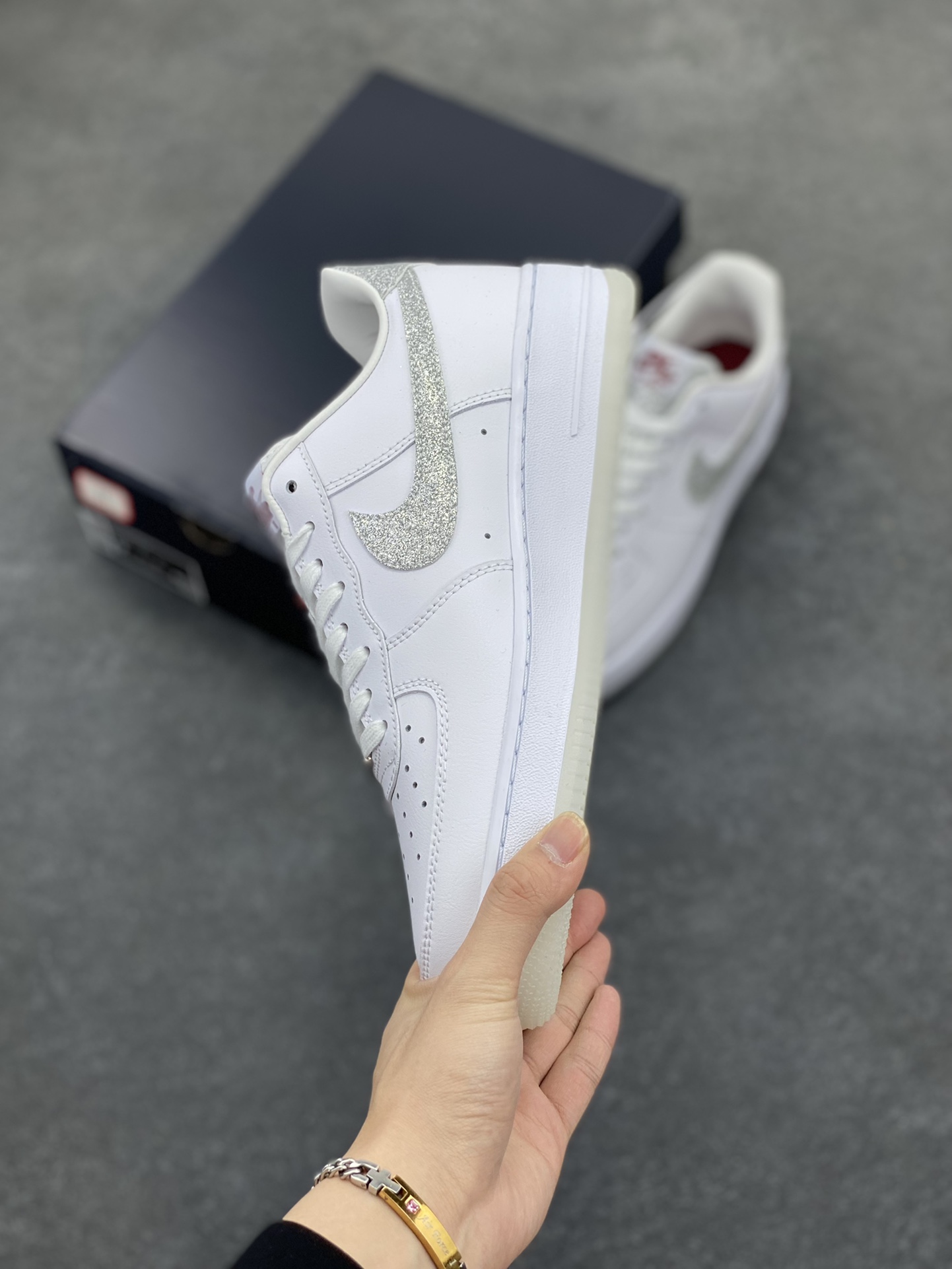 图片[3]-Nike Air Force 1 Low 07 白银闪钩 原楦头原纸板 打造纯正低帮空军版型 专注外贸渠道 全掌内置蜂窝气垫 原盒配件 原厂中底钢印、拉帮完美 货号：HQ3461-191 尺码：36 36.5 37.5 38 38.5 39 40 40.5 41 42 42.5 43 44 44.5 45-选品中心