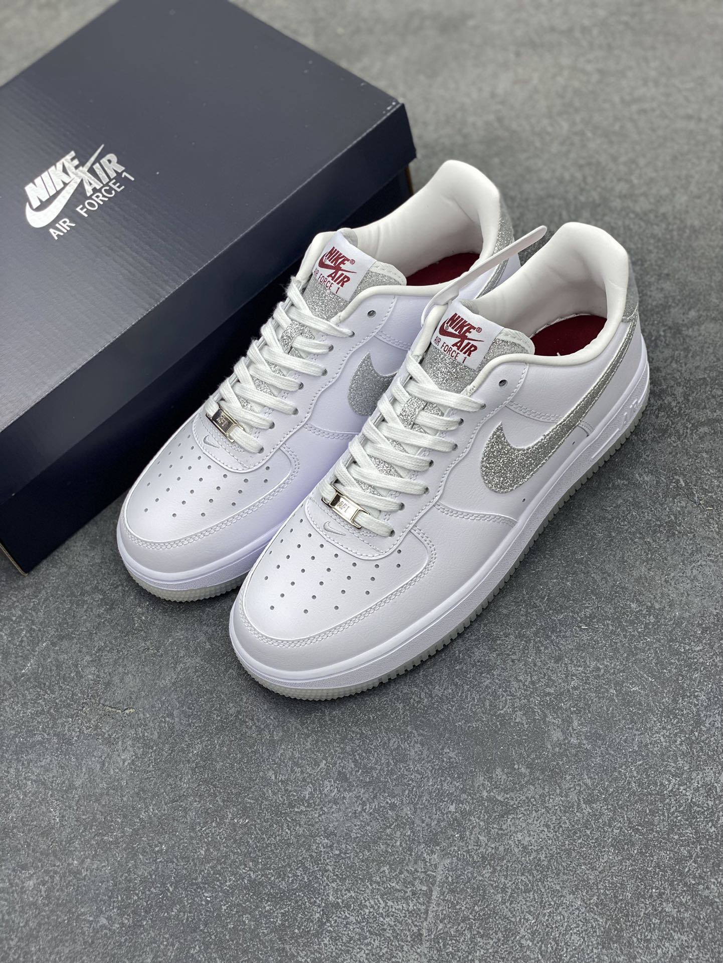图片[8]-Nike Air Force 1 Low 07 白银闪钩 原楦头原纸板 打造纯正低帮空军版型 专注外贸渠道 全掌内置蜂窝气垫 原盒配件 原厂中底钢印、拉帮完美 货号：HQ3461-191 尺码：36 36.5 37.5 38 38.5 39 40 40.5 41 42 42.5 43 44 44.5 45-选品中心