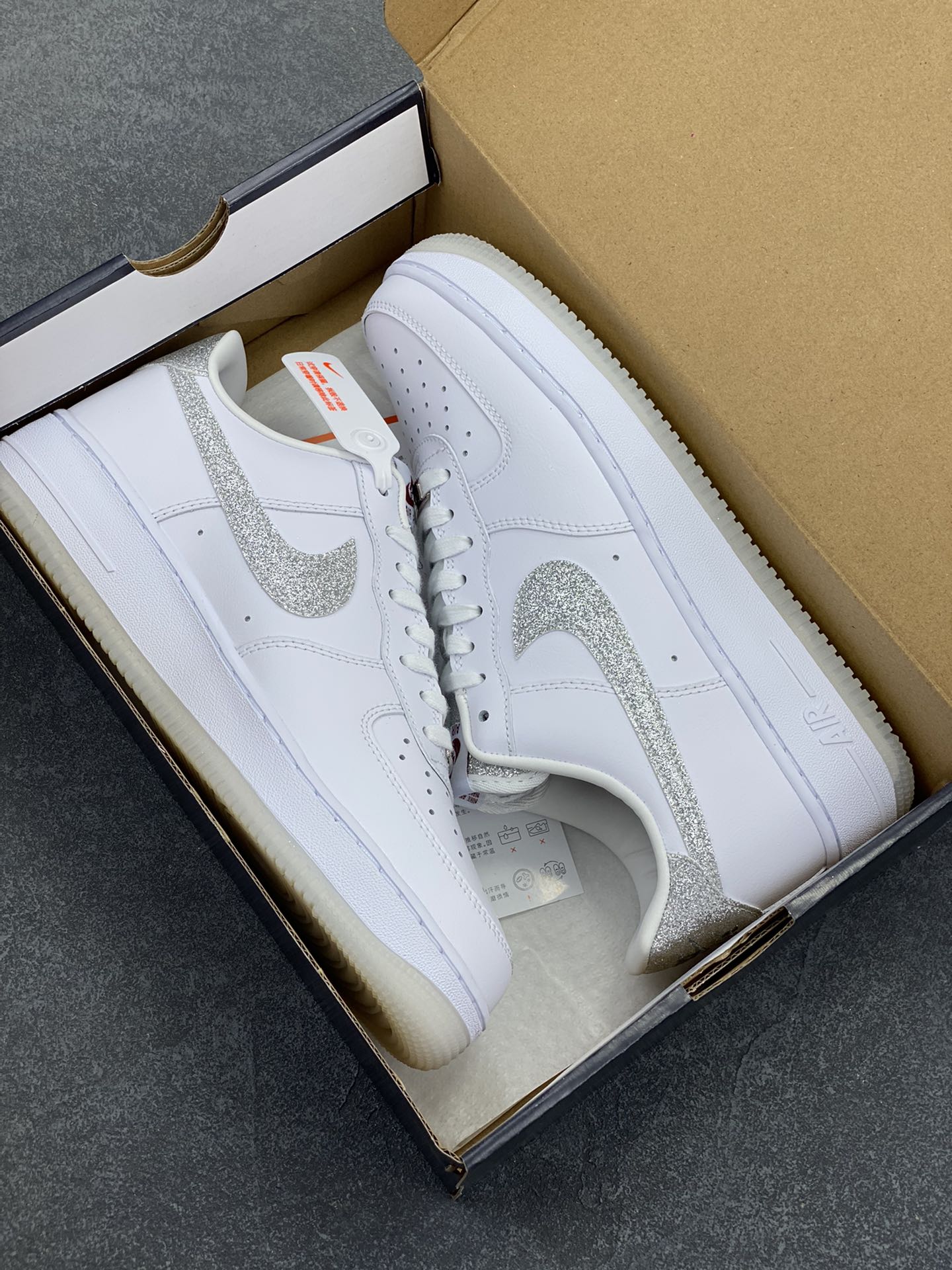 图片[9]-Nike Air Force 1 Low 07 白银闪钩 原楦头原纸板 打造纯正低帮空军版型 专注外贸渠道 全掌内置蜂窝气垫 原盒配件 原厂中底钢印、拉帮完美 货号：HQ3461-191 尺码：36 36.5 37.5 38 38.5 39 40 40.5 41 42 42.5 43 44 44.5 45-选品中心