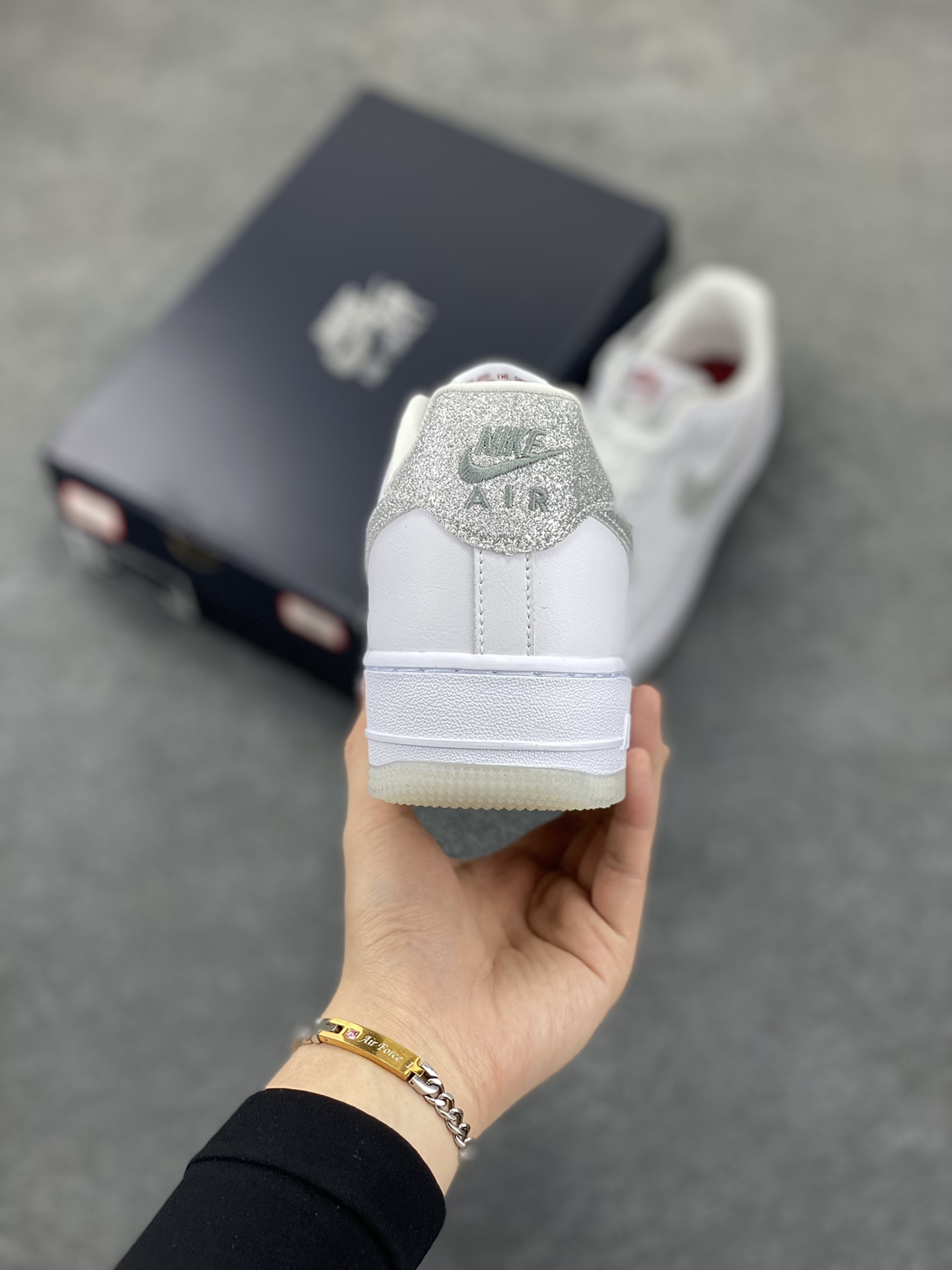 图片[4]-Nike Air Force 1 Low 07 白银闪钩 原楦头原纸板 打造纯正低帮空军版型 专注外贸渠道 全掌内置蜂窝气垫 原盒配件 原厂中底钢印、拉帮完美 货号：HQ3461-191 尺码：36 36.5 37.5 38 38.5 39 40 40.5 41 42 42.5 43 44 44.5 45-选品中心