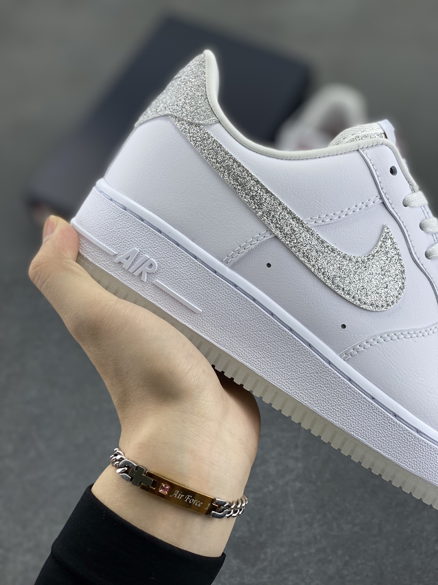 图片[6]-Nike Air Force 1 Low 07 白银闪钩 原楦头原纸板 打造纯正低帮空军版型 专注外贸渠道 全掌内置蜂窝气垫 原盒配件 原厂中底钢印、拉帮完美 货号：HQ3461-191 尺码：36 36.5 37.5 38 38.5 39 40 40.5 41 42 42.5 43 44 44.5 45-选品中心