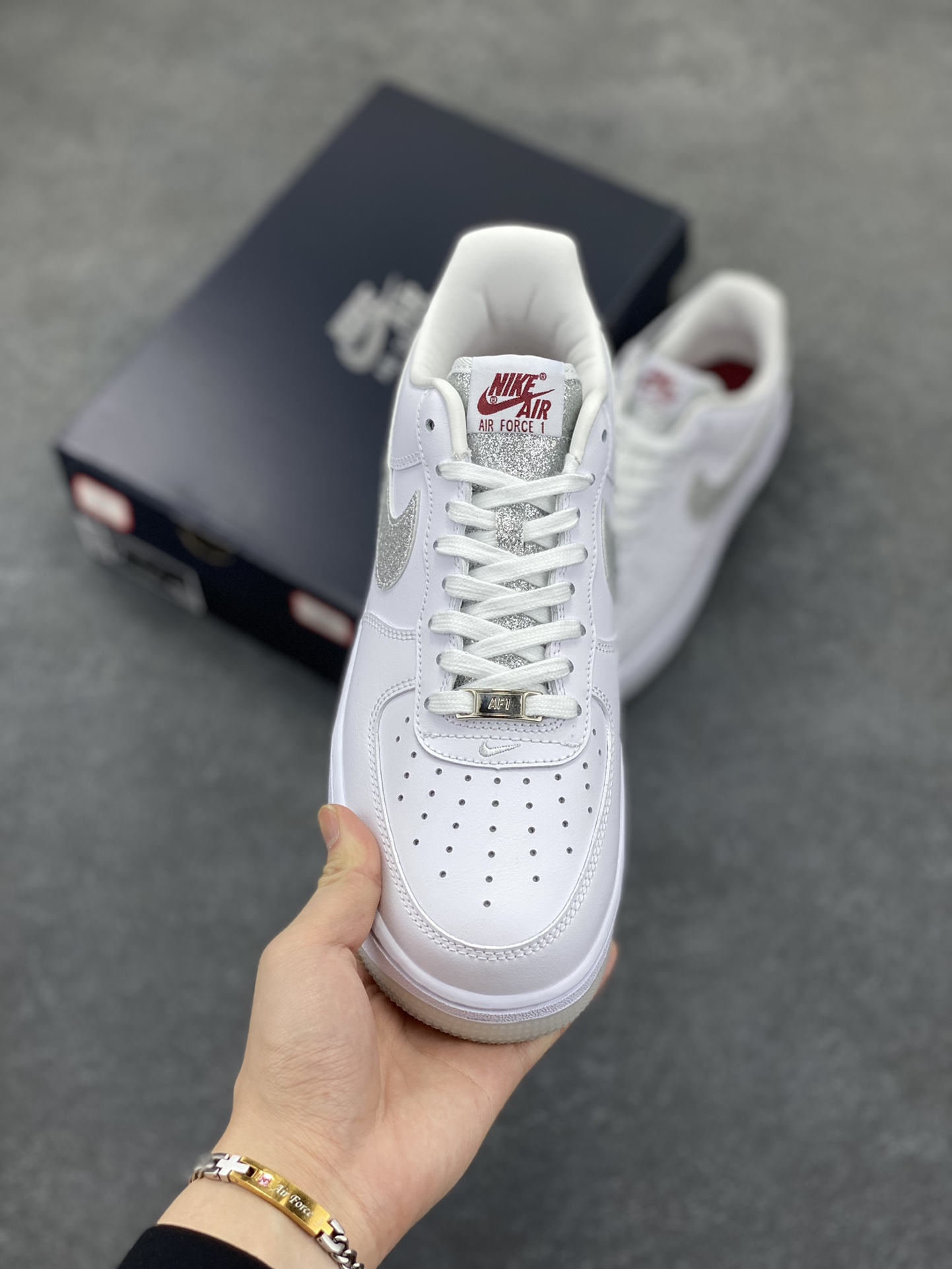 图片[2]-Nike Air Force 1 Low 07 白银闪钩 原楦头原纸板 打造纯正低帮空军版型 专注外贸渠道 全掌内置蜂窝气垫 原盒配件 原厂中底钢印、拉帮完美 货号：HQ3461-191 尺码：36 36.5 37.5 38 38.5 39 40 40.5 41 42 42.5 43 44 44.5 45-选品中心