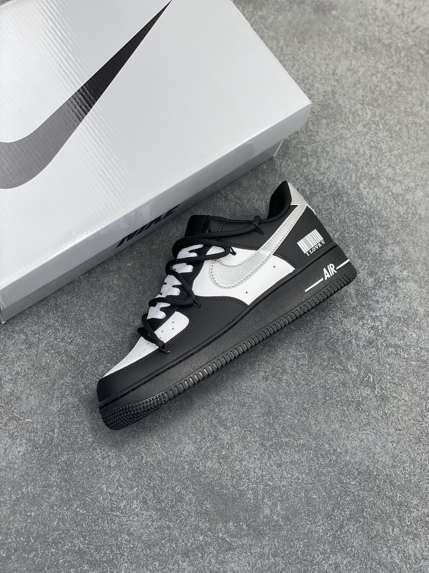 图片[7]-Nike Air Force 1 Low’07 银翼熊猫 空军一号绑带低帮休闲板鞋 定制皮料 定制鞋盒 配件齐全 原楦原纸板 纯正空军版型 内置全掌气垫 货号：ZH0316-064 尺码：36 36.5 37.5 38 38.5 39 40 40.5 41 42 42.5 43 44 44.5 45-选品中心