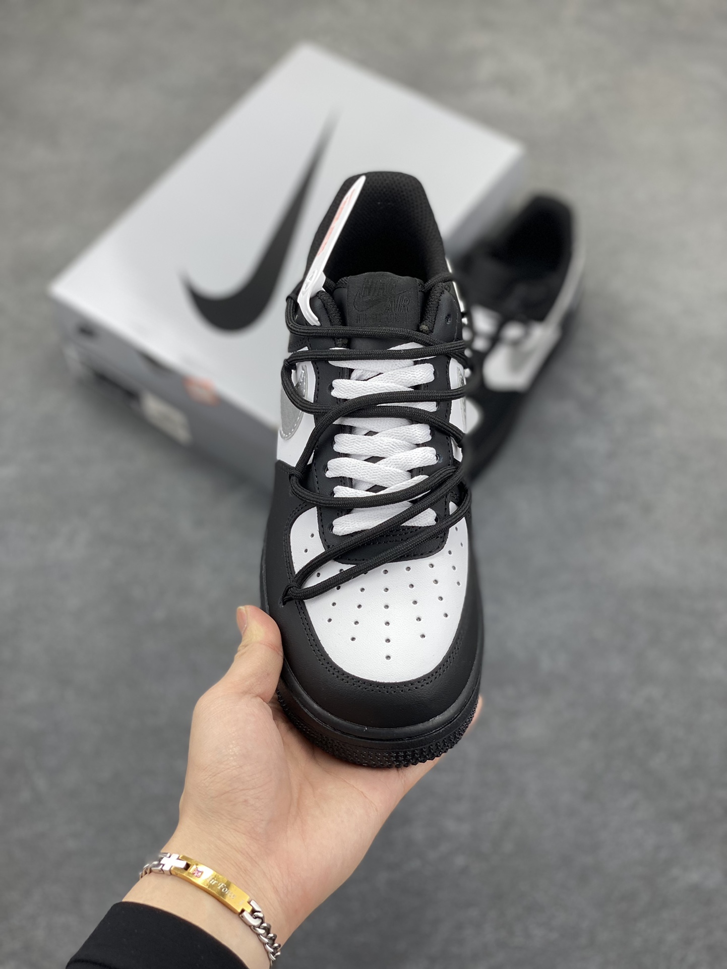 图片[2]-Nike Air Force 1 Low’07 银翼熊猫 空军一号绑带低帮休闲板鞋 定制皮料 定制鞋盒 配件齐全 原楦原纸板 纯正空军版型 内置全掌气垫 货号：ZH0316-064 尺码：36 36.5 37.5 38 38.5 39 40 40.5 41 42 42.5 43 44 44.5 45-选品中心