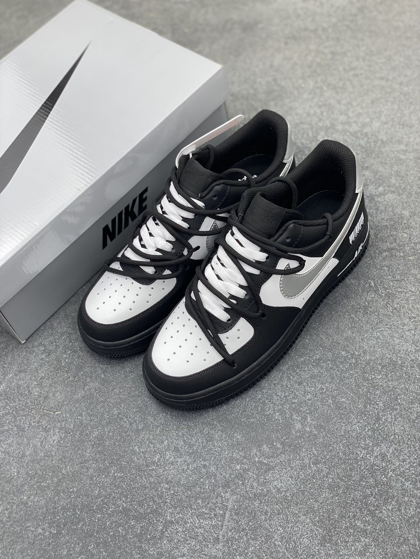 图片[8]-Nike Air Force 1 Low’07 银翼熊猫 空军一号绑带低帮休闲板鞋 定制皮料 定制鞋盒 配件齐全 原楦原纸板 纯正空军版型 内置全掌气垫 货号：ZH0316-064 尺码：36 36.5 37.5 38 38.5 39 40 40.5 41 42 42.5 43 44 44.5 45-选品中心