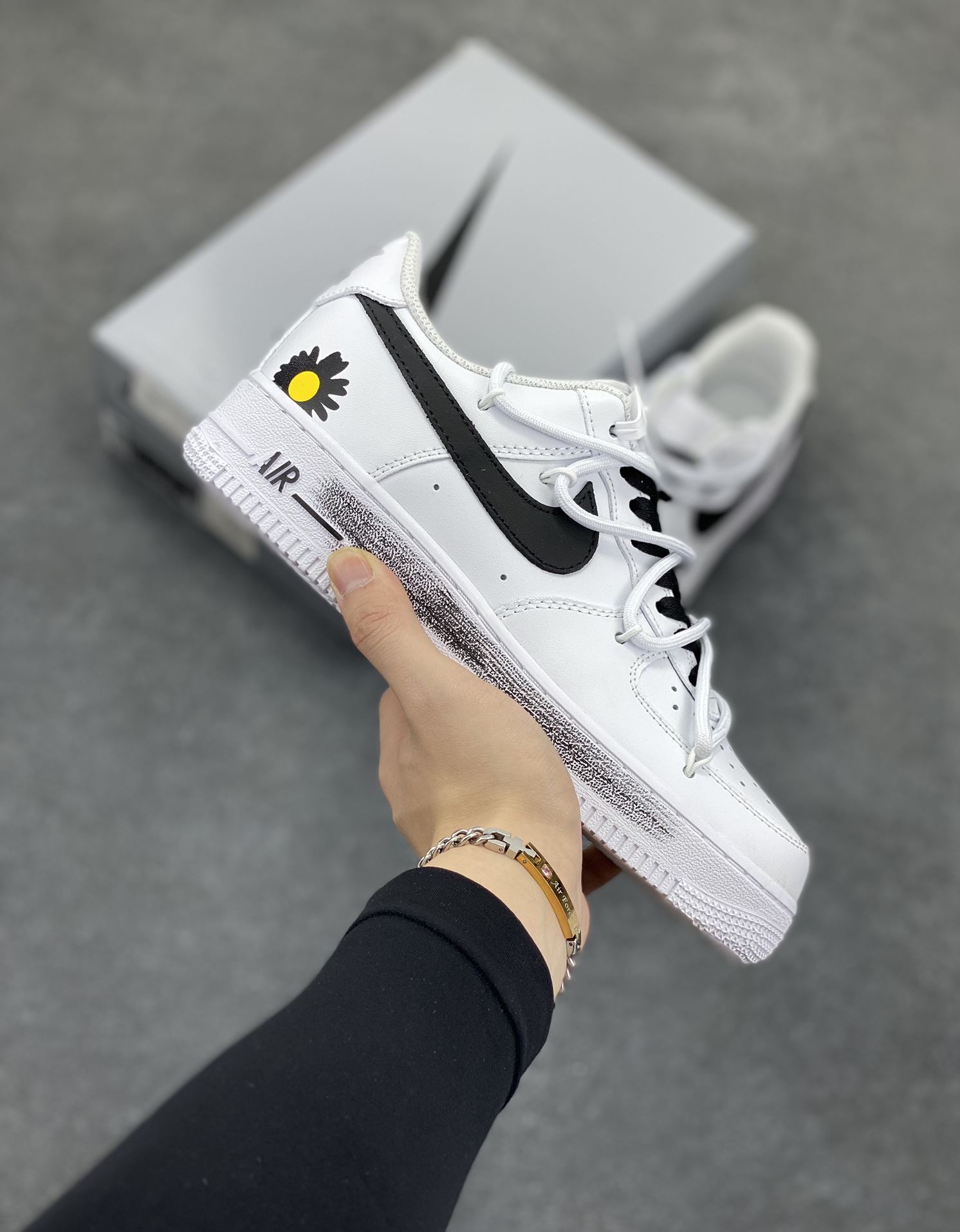 Nike Air Force 1\’07 Low 小雏菊 涂鸦手绘 空军一号定制低帮休闲板鞋 #定制皮料 原厂3D打印 定制鞋盒 原楦原纸板 纯正空军版型 内置全掌气垫 货号:CK0316-060 尺码:36 36.5 37.5 38 38.5 39 40 40.5 41 42 42.5 43 44 44.5 45-选品中心