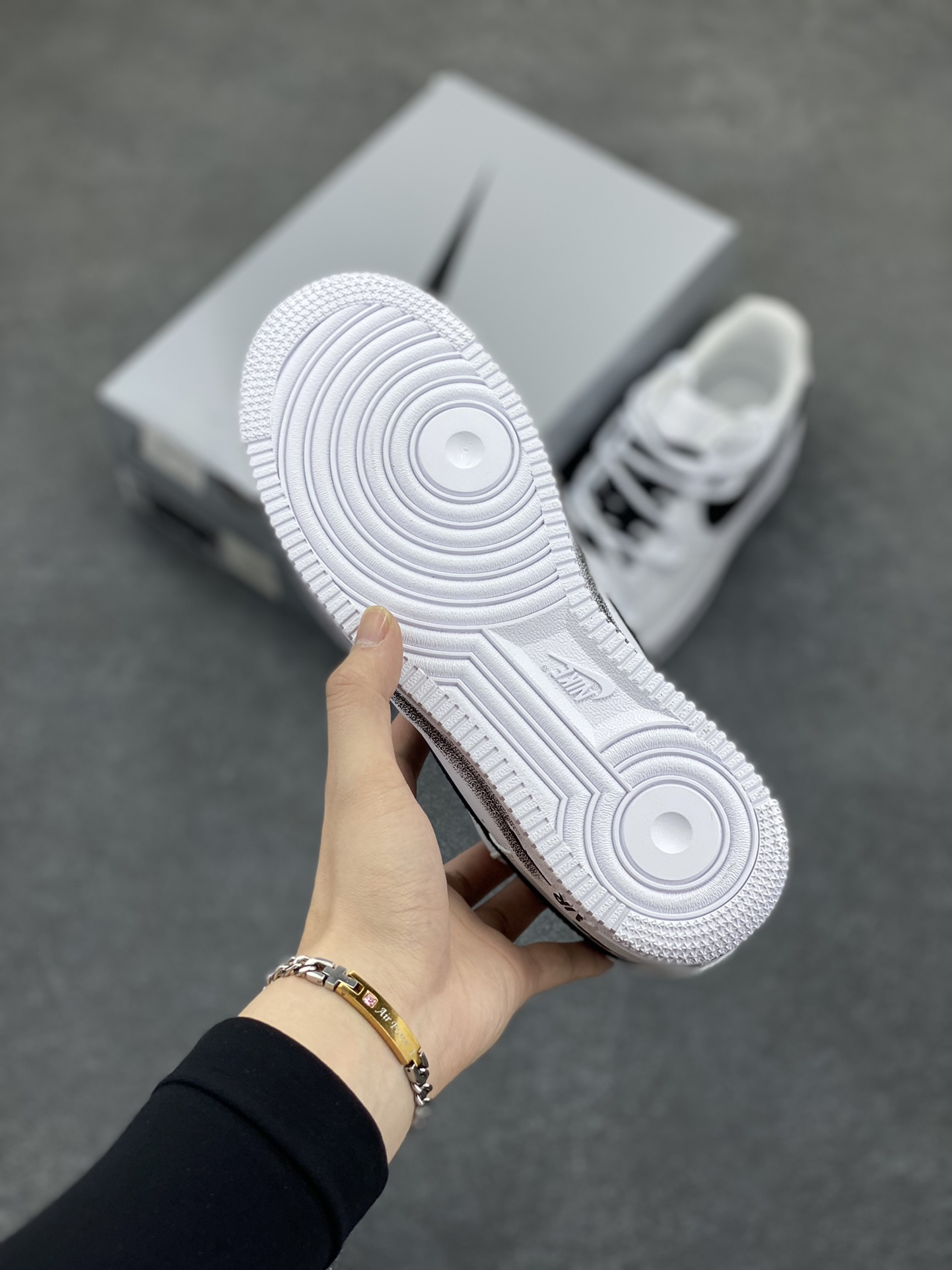 图片[5]-Nike Air Force 1\’07 Low 小雏菊 涂鸦手绘 空军一号定制低帮休闲板鞋 #定制皮料 原厂3D打印 定制鞋盒 原楦原纸板 纯正空军版型 内置全掌气垫 货号：CK0316-060 尺码：36 36.5 37.5 38 38.5 39 40 40.5 41 42 42.5 43 44 44.5 45-选品中心