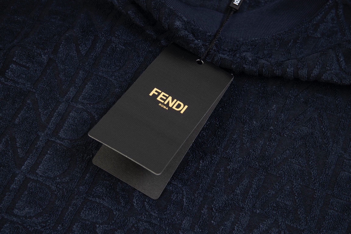 Fashion Alert: MJ Short Sleeves with Classic Logo Pattern and Perfect Details - 图片 4