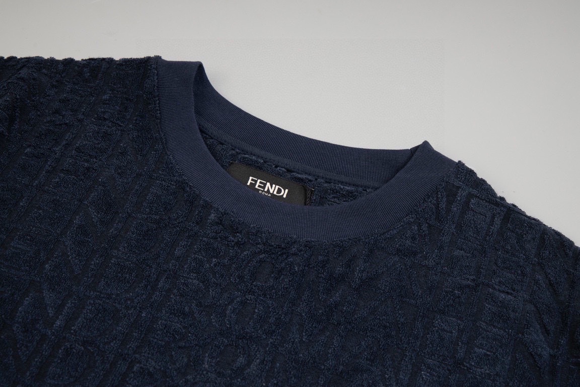 Fashion Alert: MJ Short Sleeves with Classic Logo Pattern and Perfect Details - 图片 5