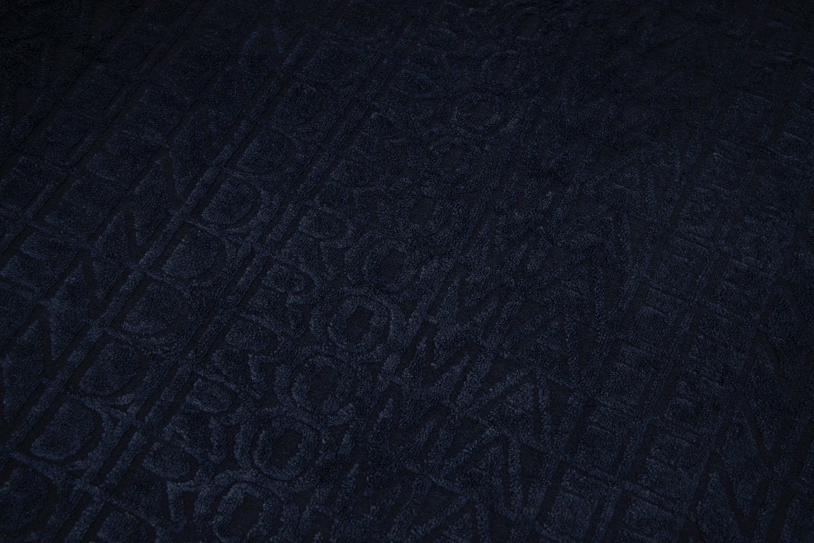 Fashion Alert: MJ Short Sleeves with Classic Logo Pattern and Perfect Details - 图片 7