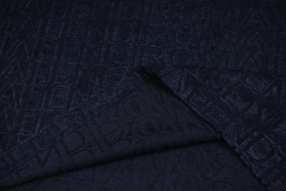 Fashion Alert: MJ Short Sleeves with Classic Logo Pattern and Perfect Details - 图片 8